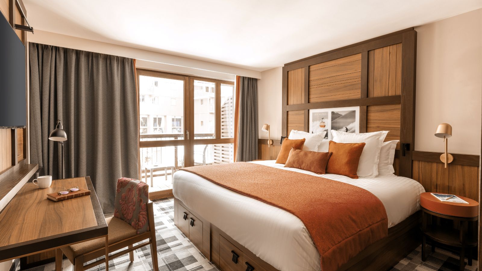 luxury-ski-all-inclusive-val-disere-club-med-oxford-ski-bedroom (1).jpg