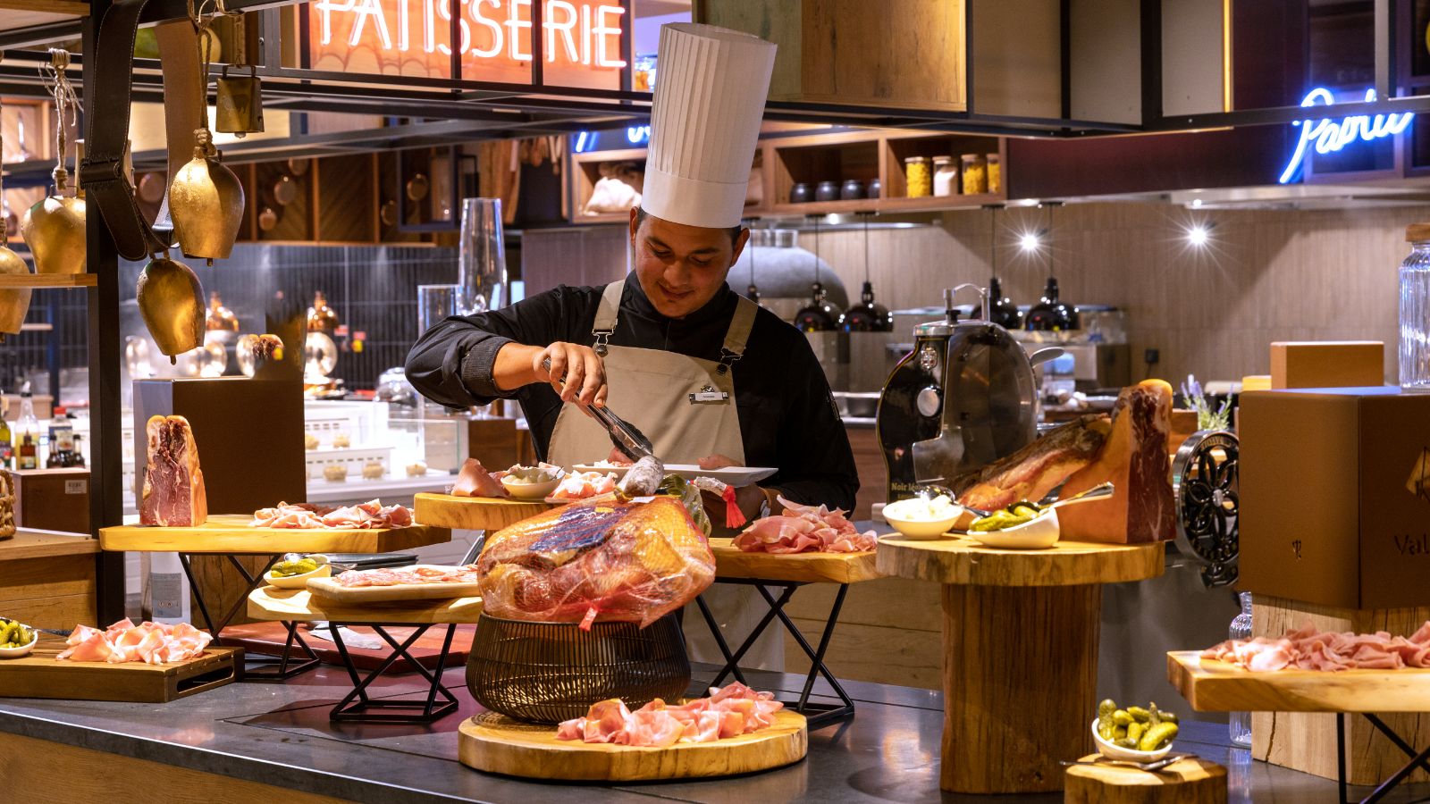 luxury-ski-all-inclusive-val-disere-club-med-oxford-ski-buffet (1).jpg