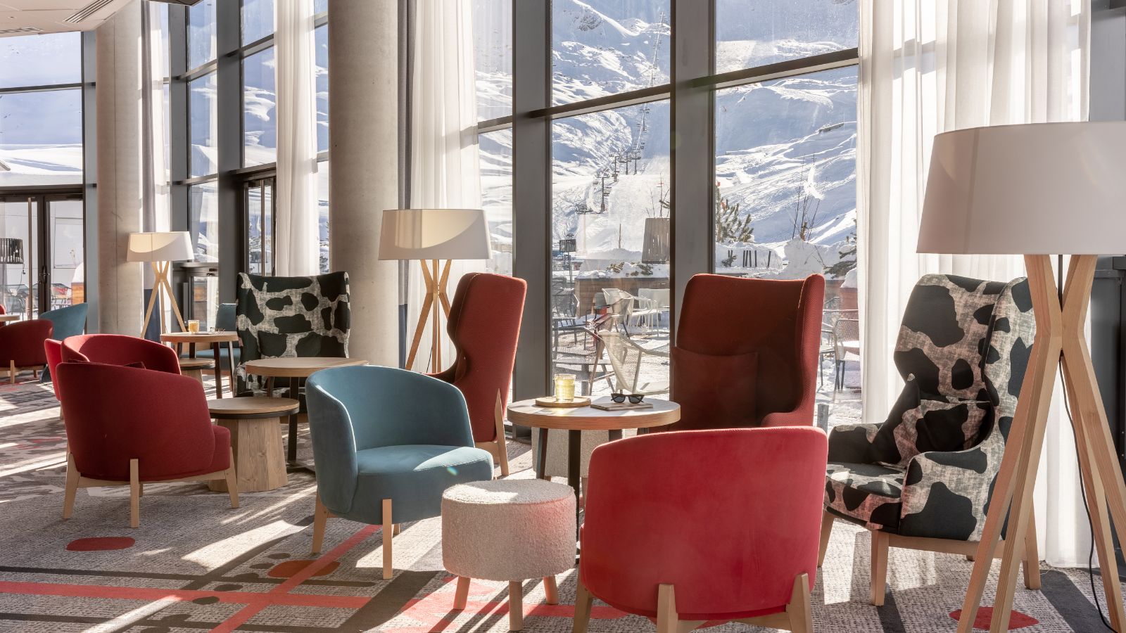 luxury-ski-all-inclusive-tignes-club-med-oxford-ski-lounge (3).jpg