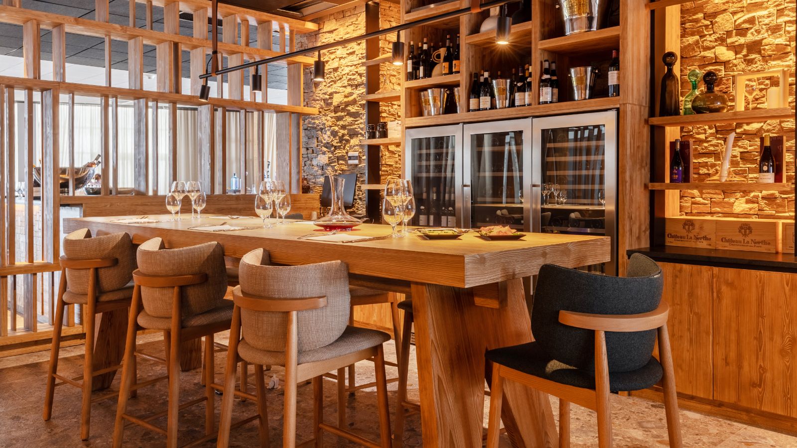 luxury-ski-all-inclusive-tignes-club-med-oxford-ski-restaurant (1).jpeg