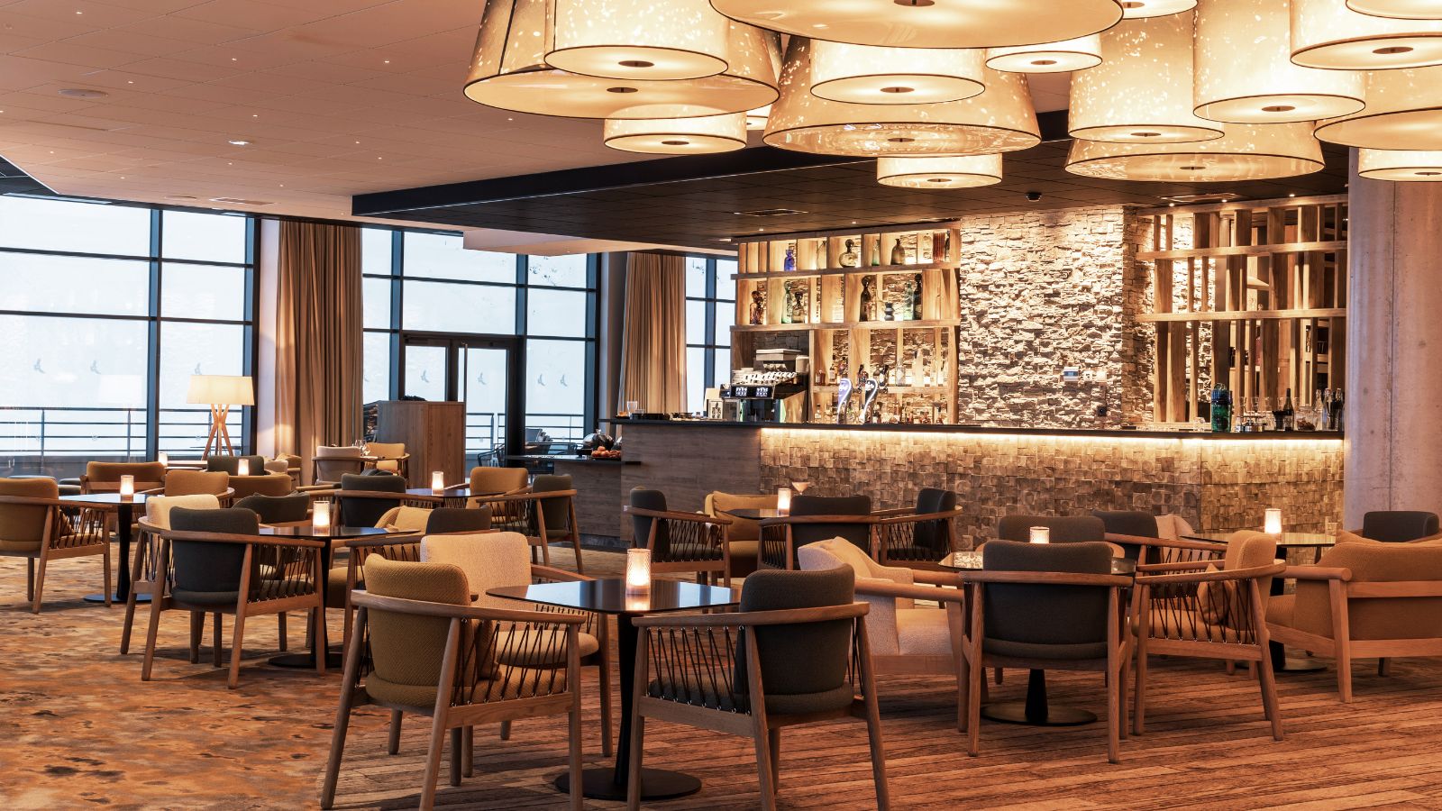 luxury-ski-all-inclusive-tignes-club-med-oxford-ski-restaurant (3).jpg