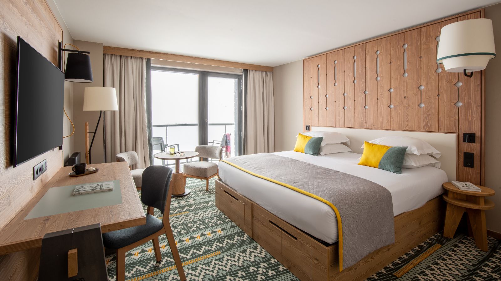 luxury-ski-all-inclusive-tignes-club-med-oxford-ski-bedroom (1).jpg