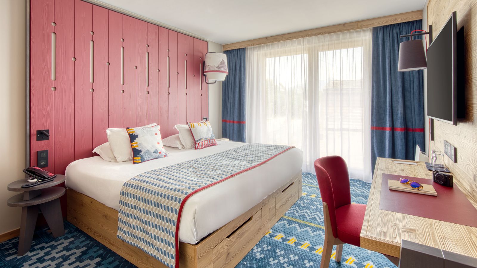 luxury-ski-all-inclusive-tignes-club-med-oxford-ski-bedroom (2).jpg