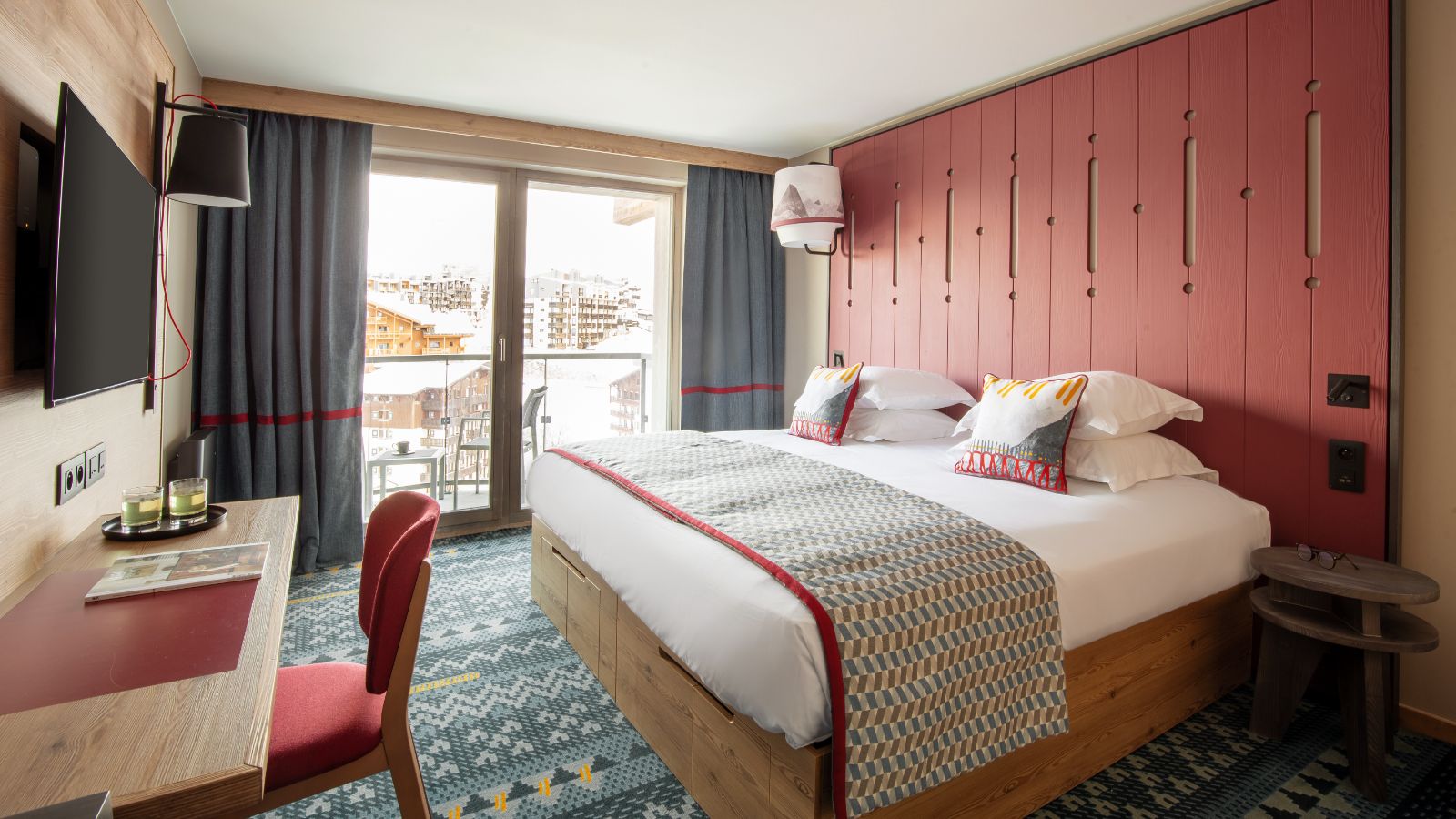 luxury-ski-all-inclusive-tignes-club-med-oxford-ski-bedroom (4).jpg