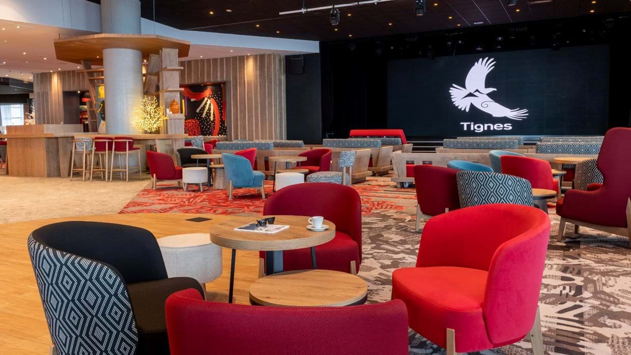 luxury-ski-all-inclusive-tignes-club-med-oxford-ski-entertainment.jpg