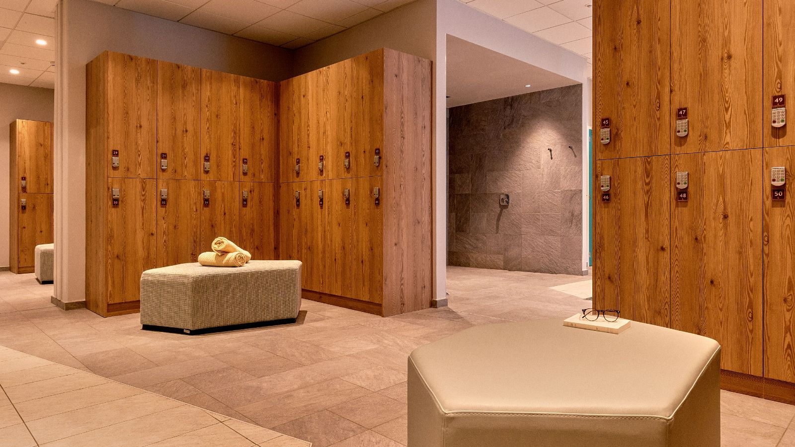 luxury-ski-all-inclusive-tignes-club-med-oxford-ski-locker-room.jpeg