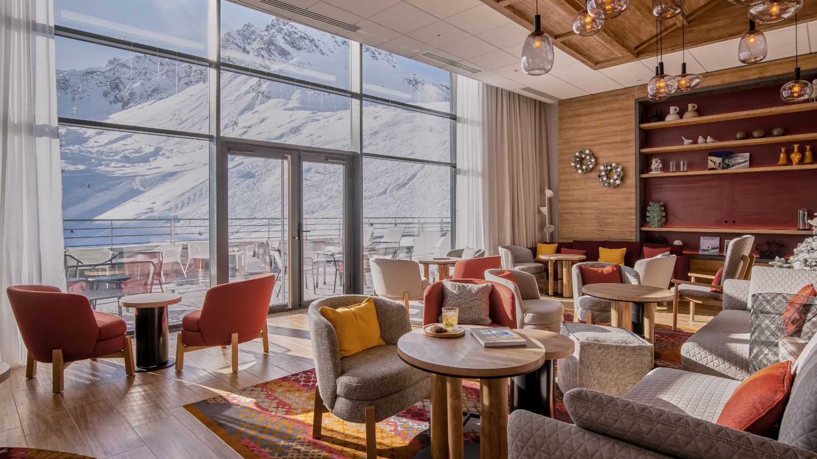 luxury-ski-all-inclusive-tignes-club-med-oxford-ski-lounge (2).jpg