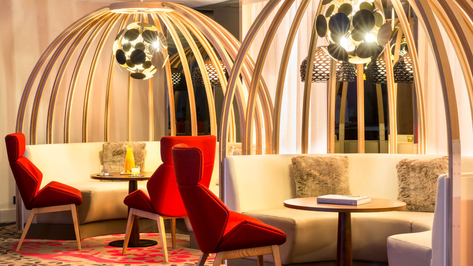 luxury-ski-all-inclusive-club-med-les-arcs-oxford-ski-bar (1).jpg