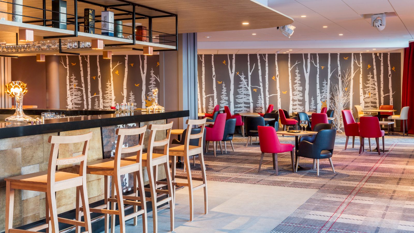 luxury-ski-all-inclusive-club-med-les-arcs-oxford-ski-bar (2).jpg