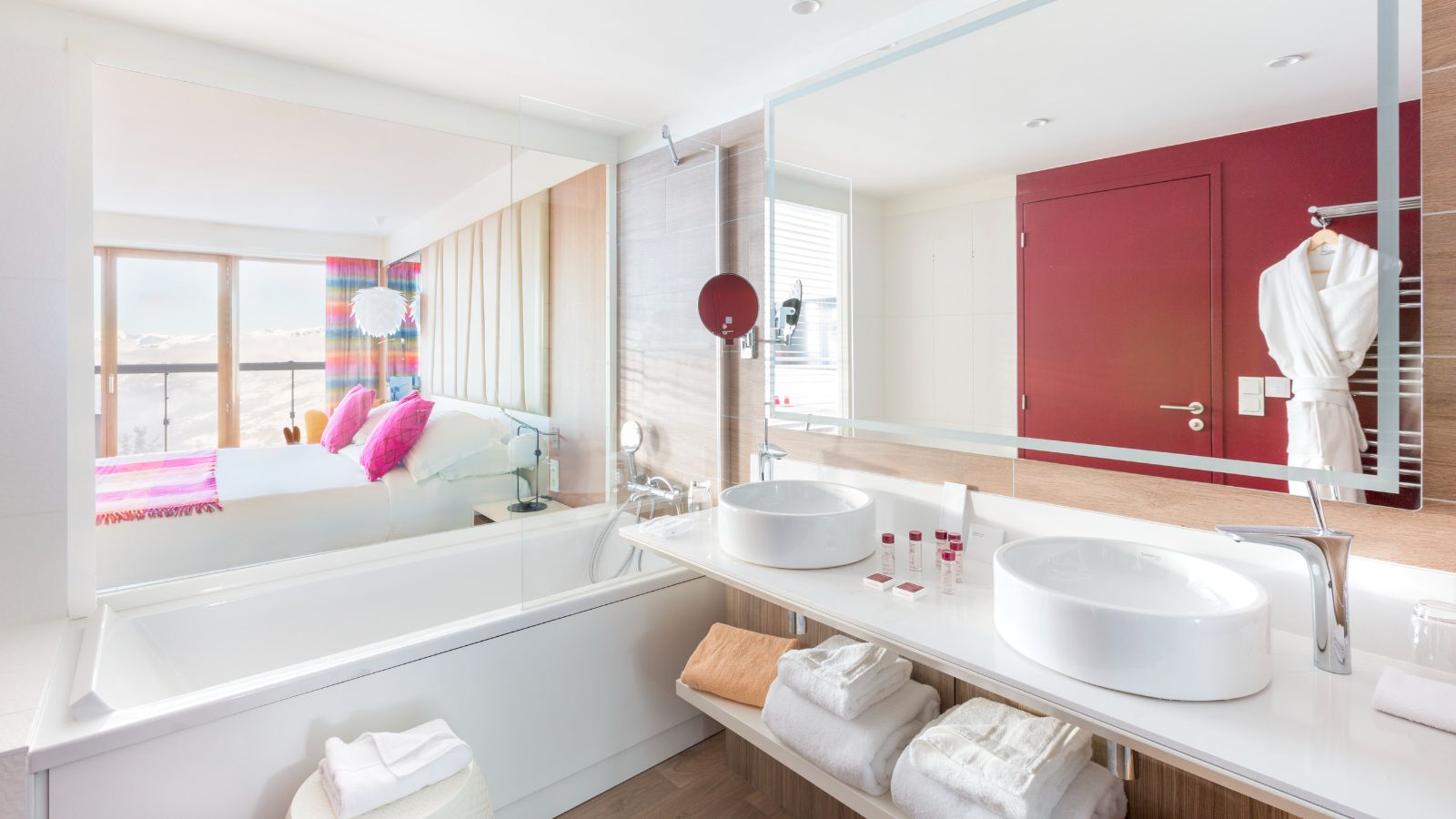 luxury-ski-all-inclusive-club-med-les-arcs-oxford-ski-bathroom (2).jpg