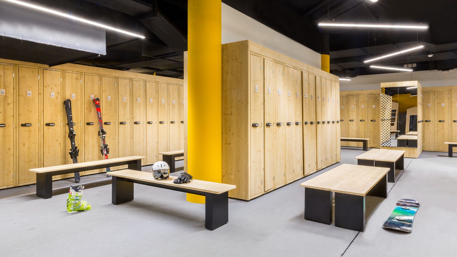 luxury-ski-all-inclusive-club-med-les-arcs-oxford-ski-locker-room.jpg