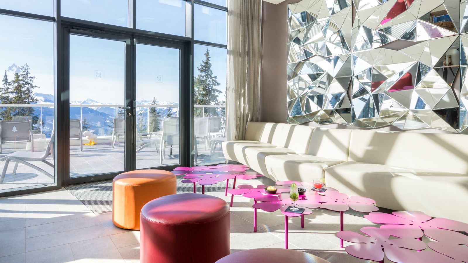 luxury-ski-all-inclusive-club-med-les-arcs-oxford-ski-lounge (1).jpg