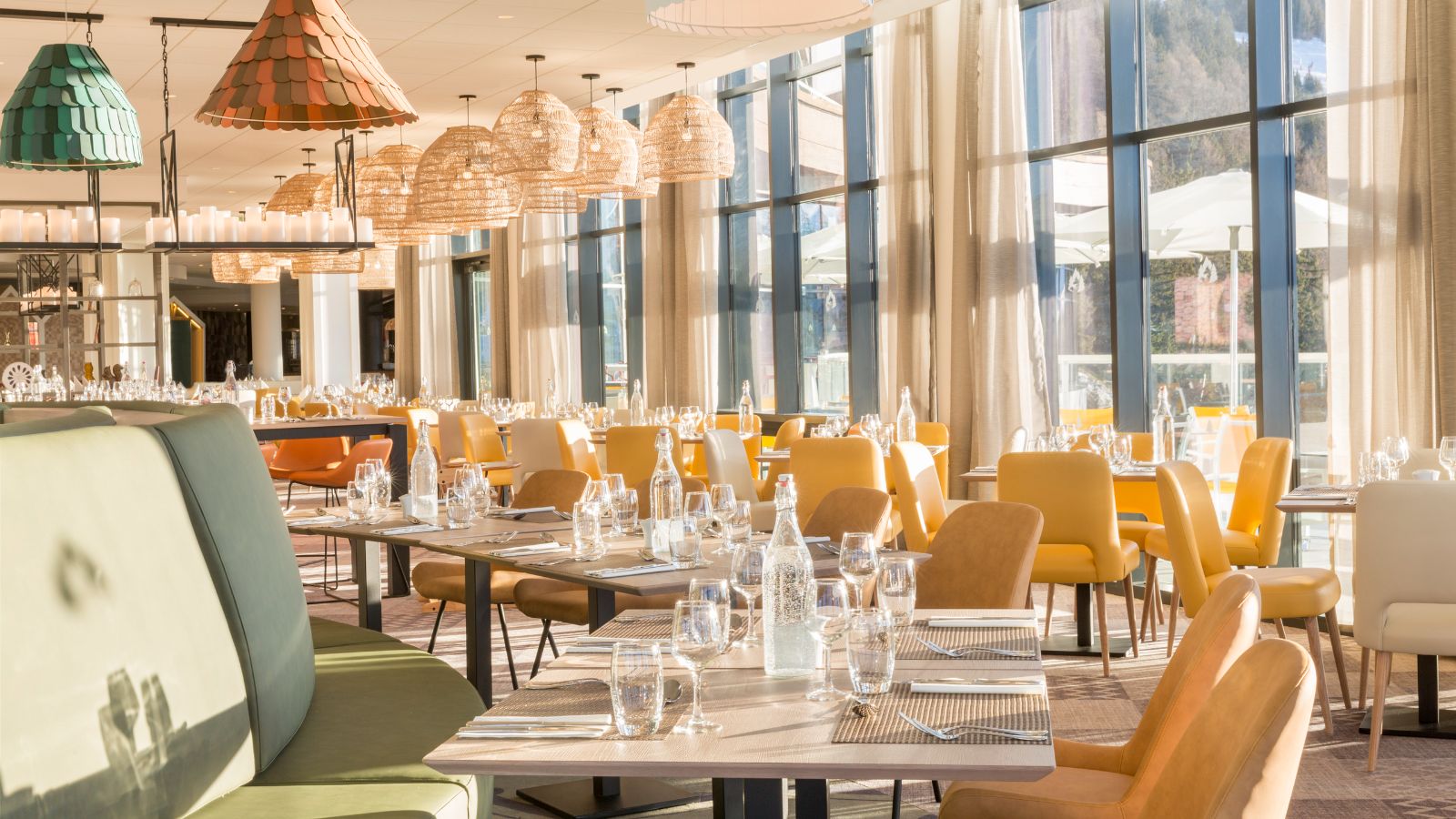 luxury-ski-all-inclusive-club-med-les-arcs-oxford-ski-restaurant (1).jpg