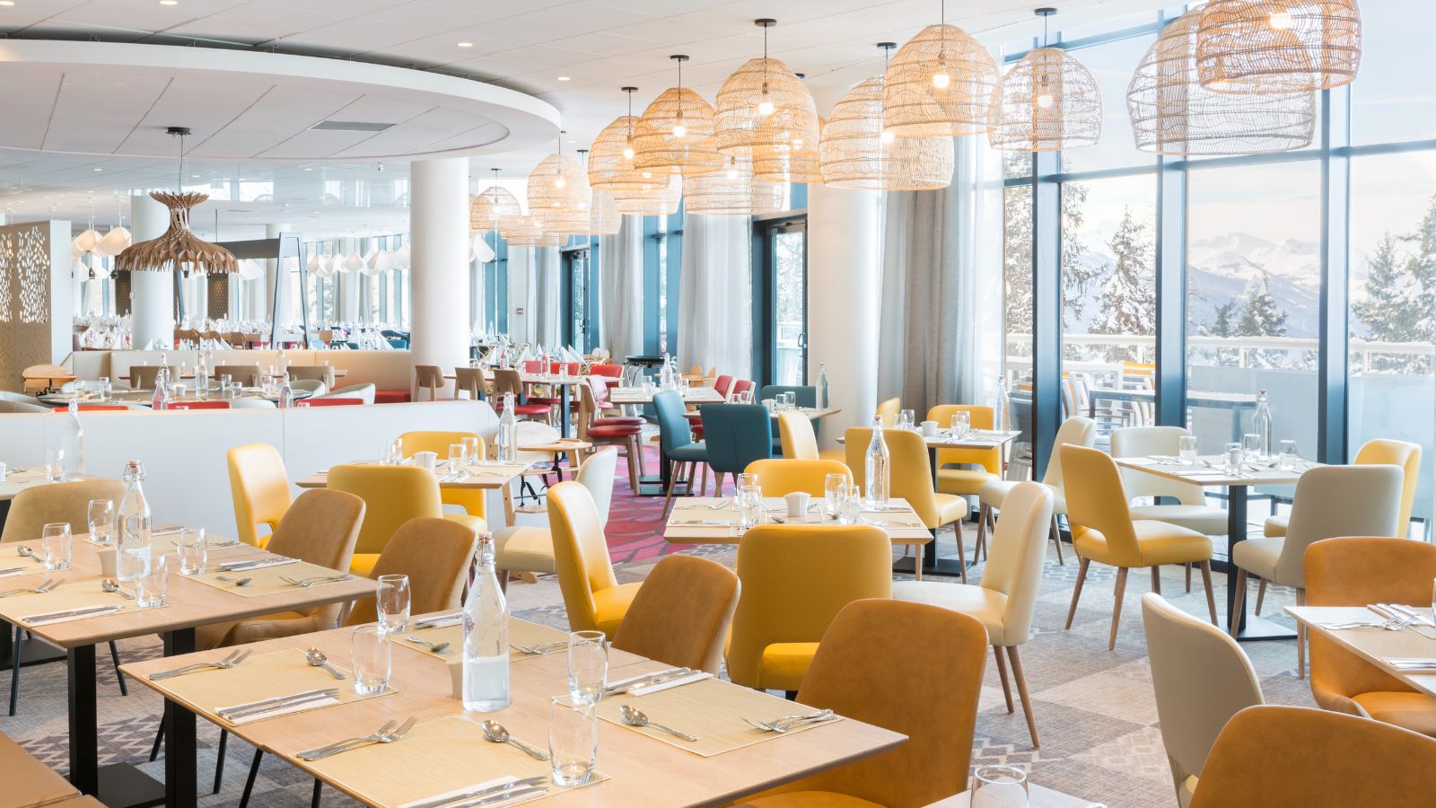 luxury-ski-all-inclusive-club-med-les-arcs-oxford-ski-restaurant (3).jpg