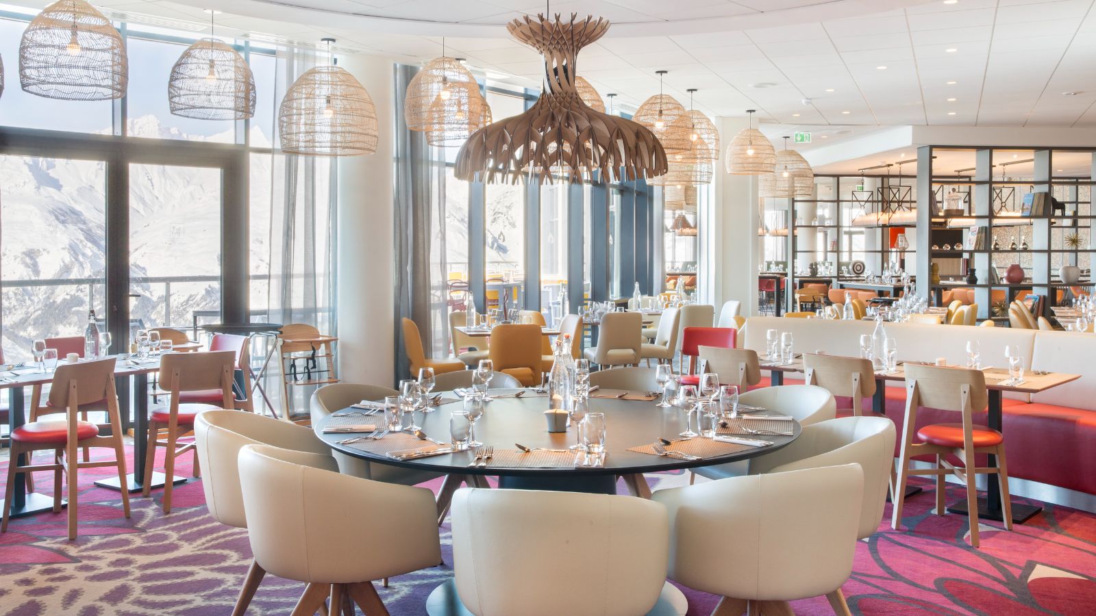 luxury-ski-all-inclusive-club-med-les-arcs-oxford-ski-restaurant (5).jpg