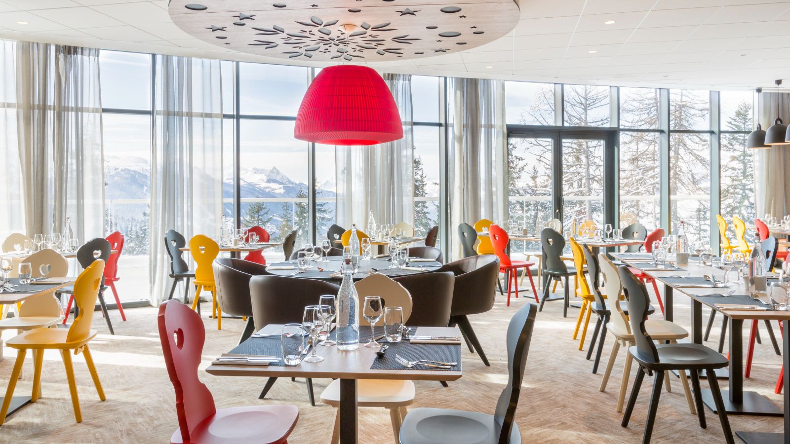 luxury-ski-all-inclusive-club-med-les-arcs-oxford-ski-restaurant (6).jpg