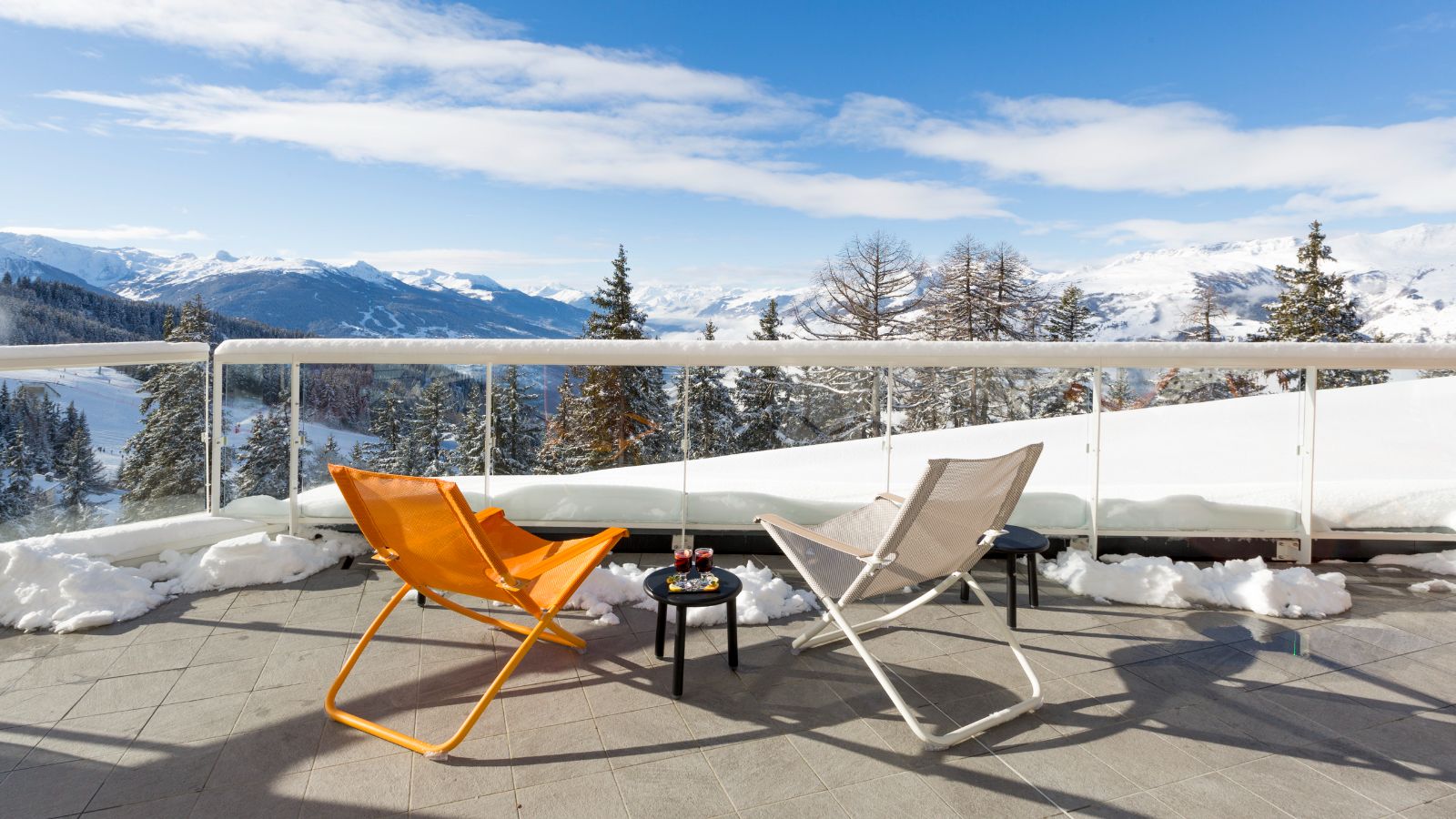 luxury-ski-all-inclusive-club-med-les-arcs-oxford-ski-terrace (2).jpg