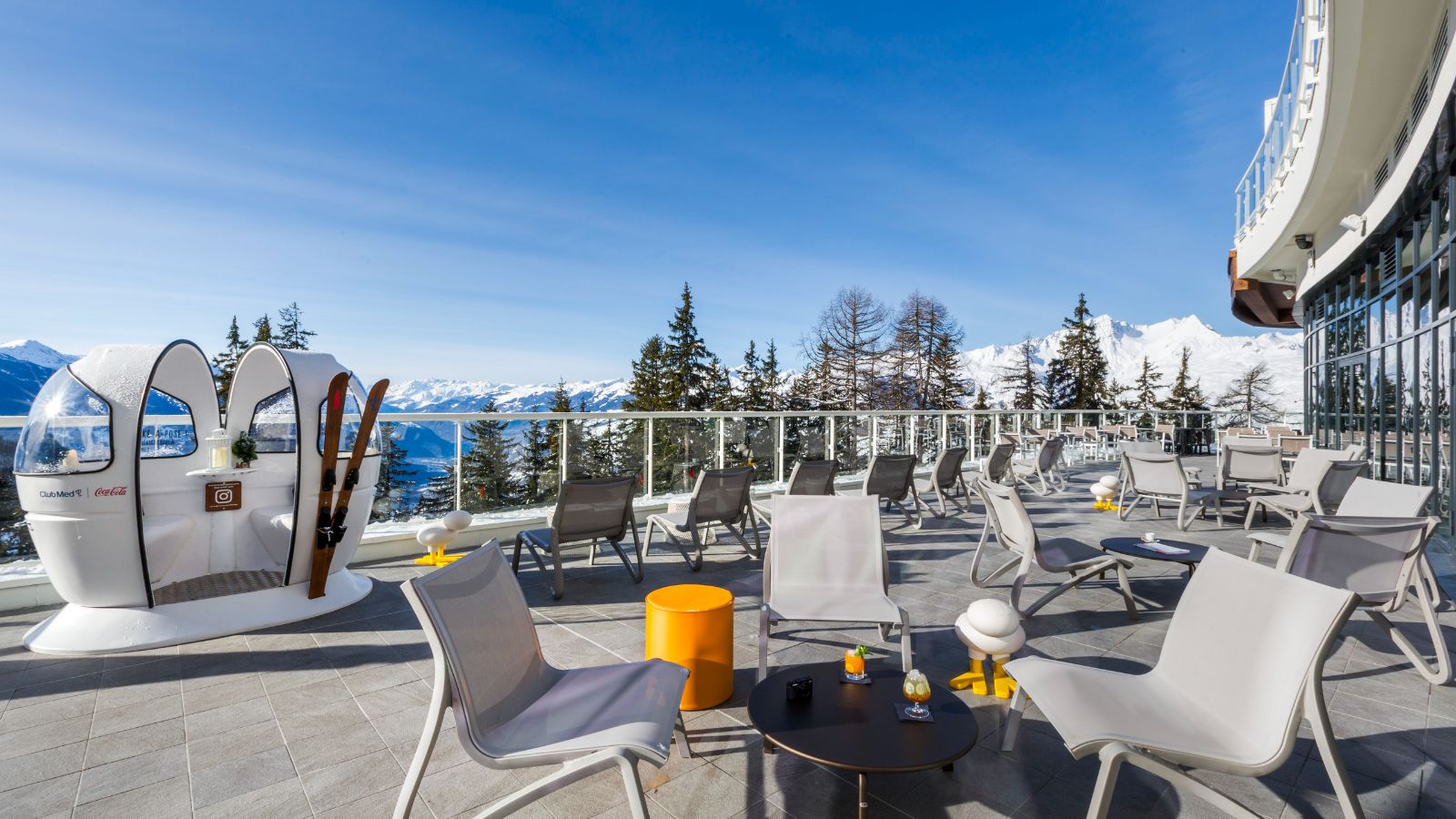 luxury-ski-all-inclusive-club-med-les-arcs-oxford-ski-terrace2.jpg