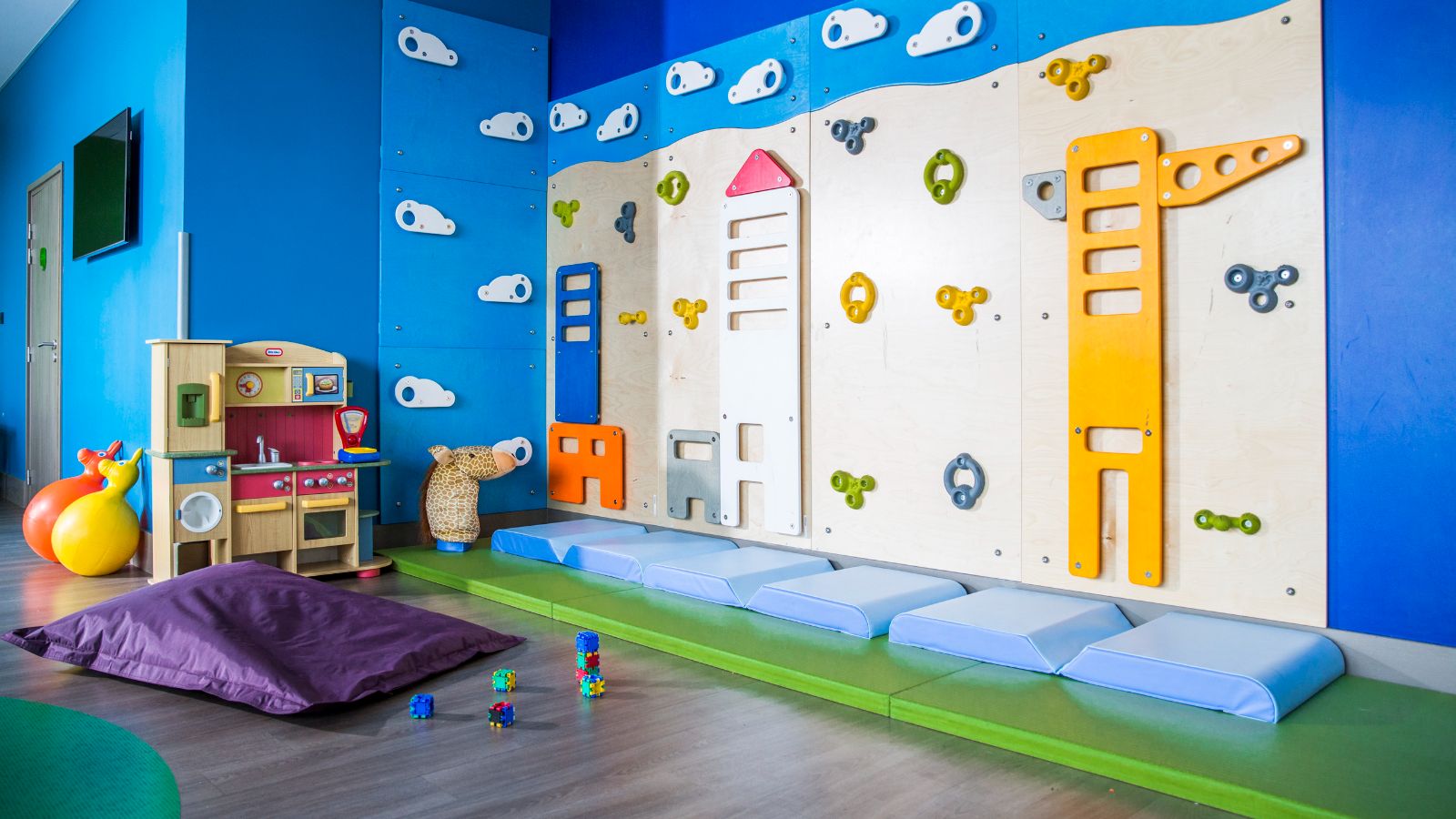 luxury-ski-all-inclusive-club-med-grand-massif-oxford-ski-kids-club (2).jpg