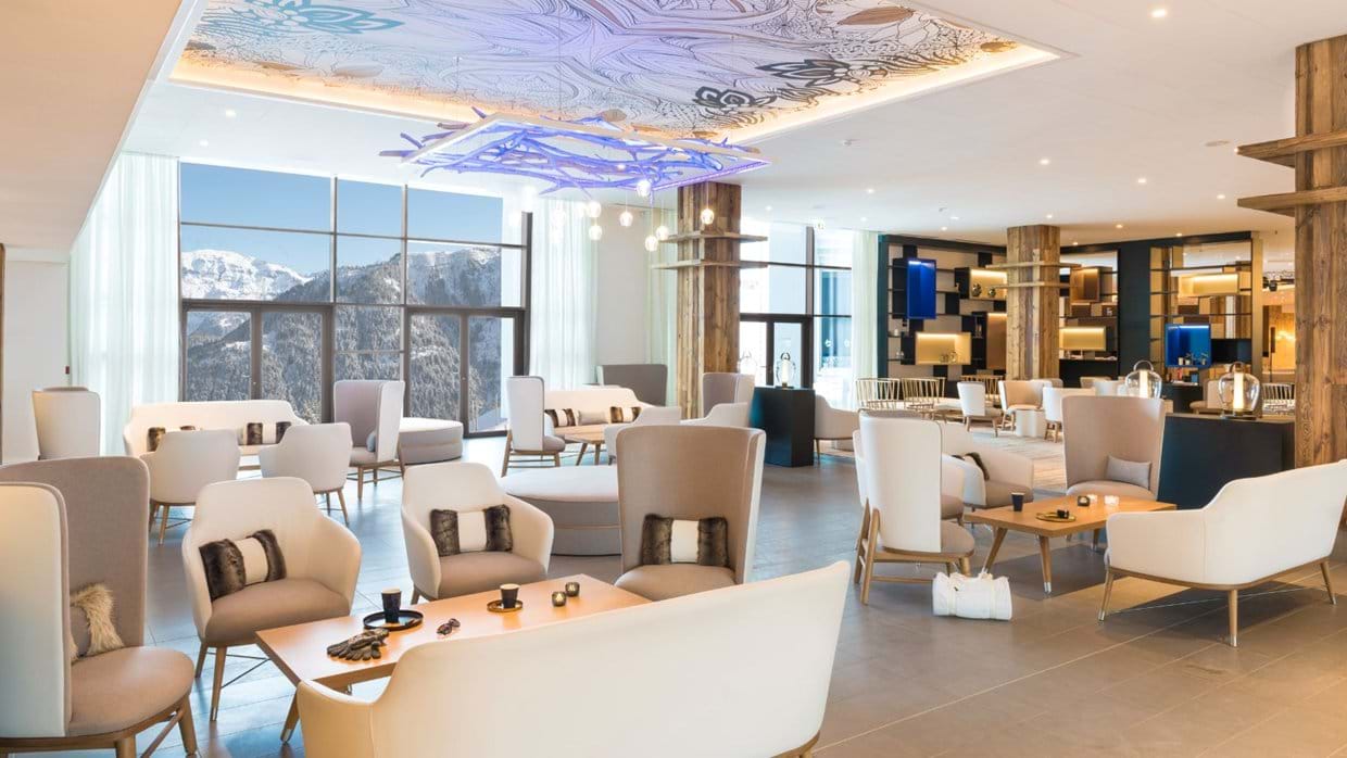 luxury-ski-all-inclusive-club-med-grand-massif-oxford-ski-lounge.jpg