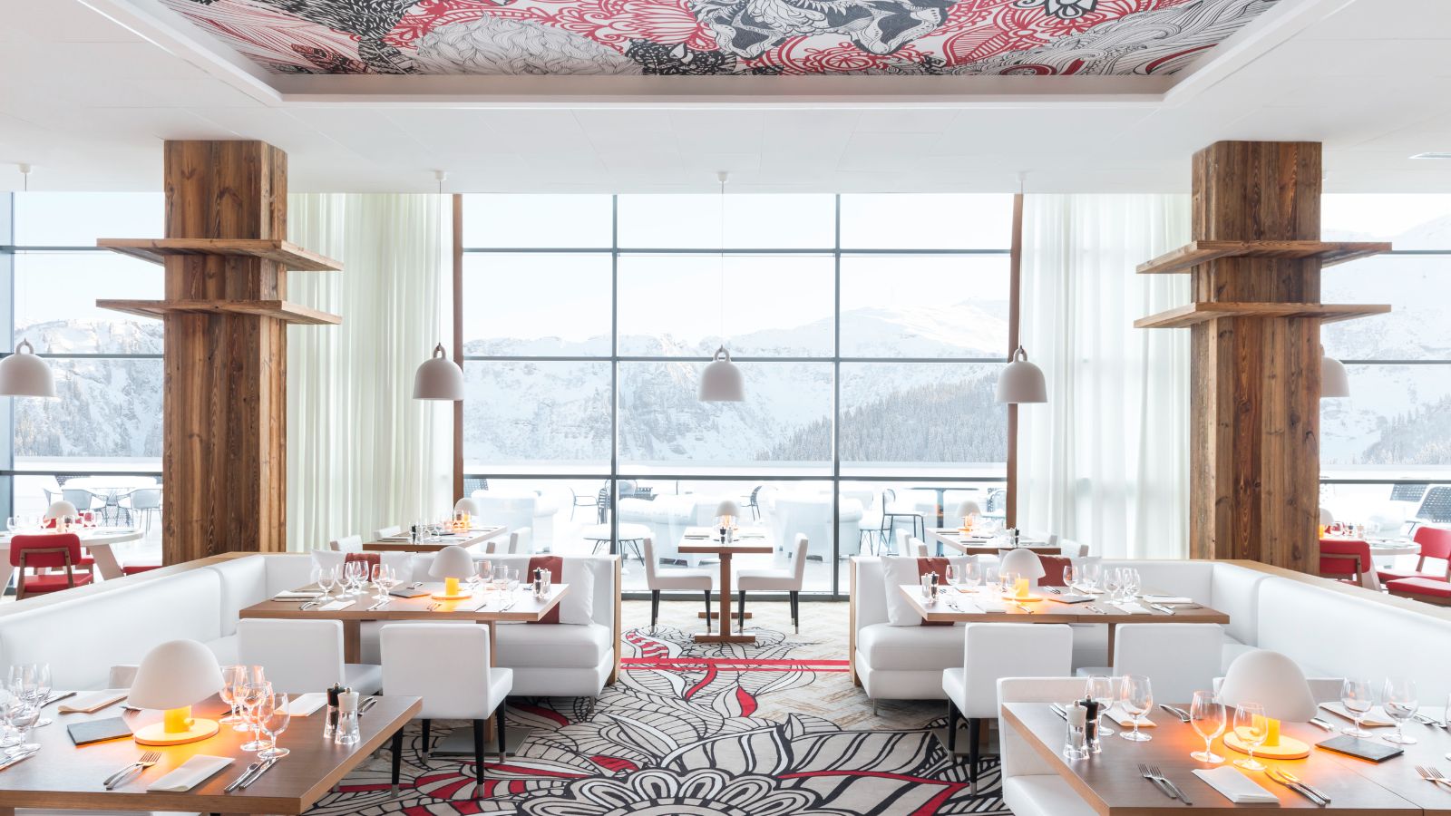 luxury-ski-all-inclusive-club-med-grand-massif-oxford-ski-restaurant (1).jpg