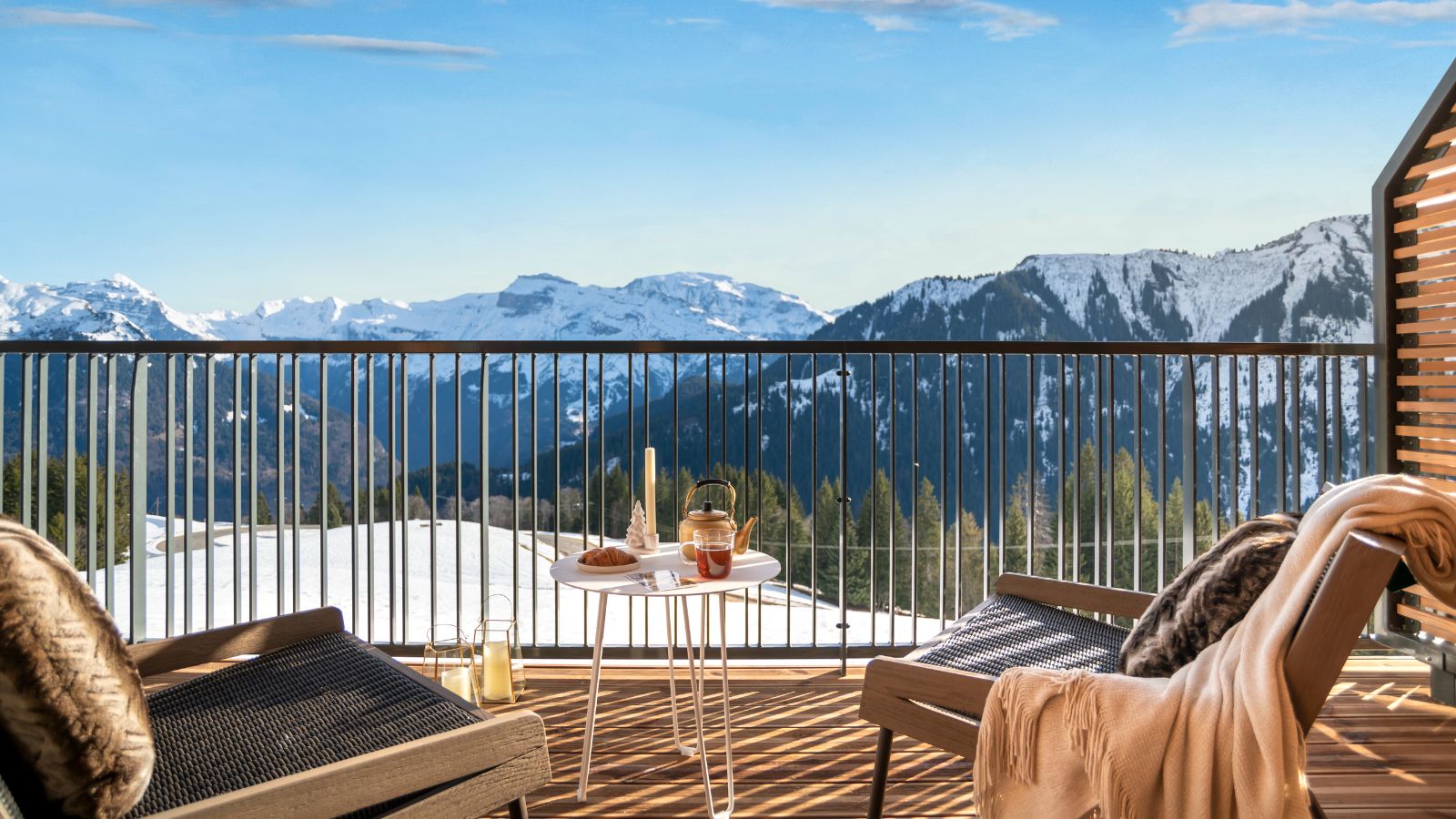 luxury-ski-chalets-grand-massif-samoens-oxford-ski-balcony2.jpg