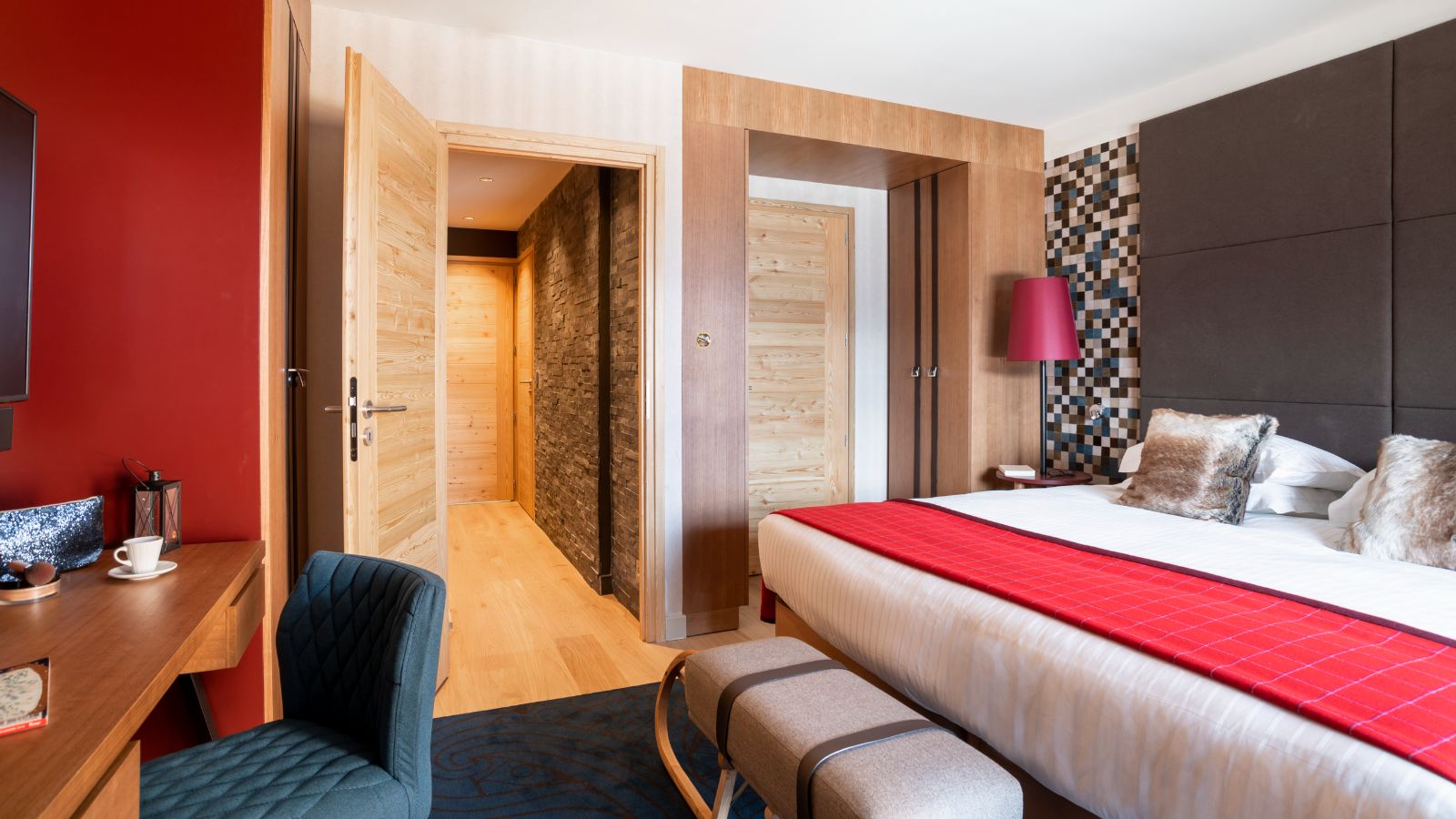 luxury-ski-chalets-grand-massif-samoens-oxford-ski-bedroom2 (2).jpg