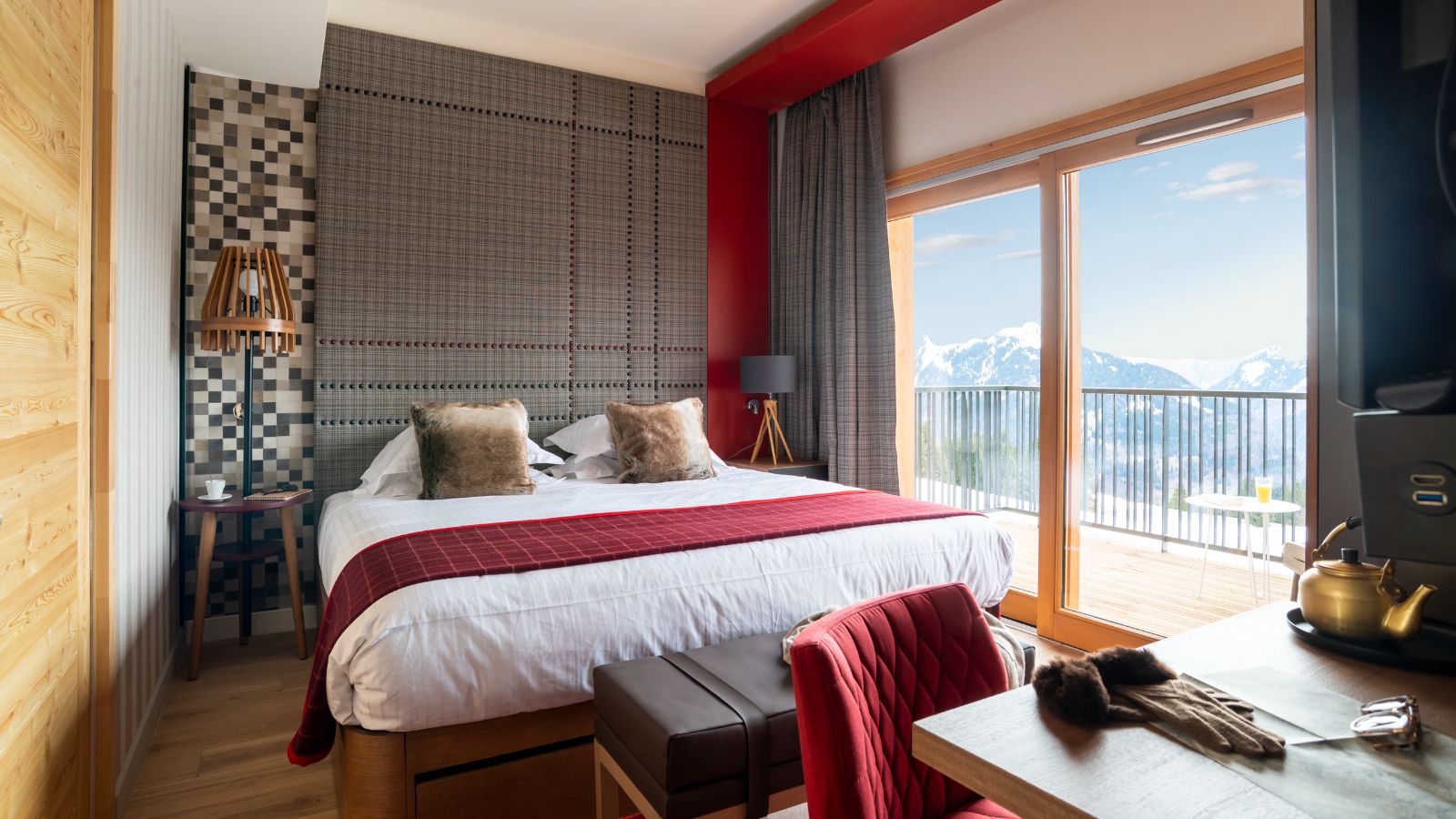 luxury-ski-chalets-grand-massif-samoens-oxford-ski-bedroom2 (4).jpg