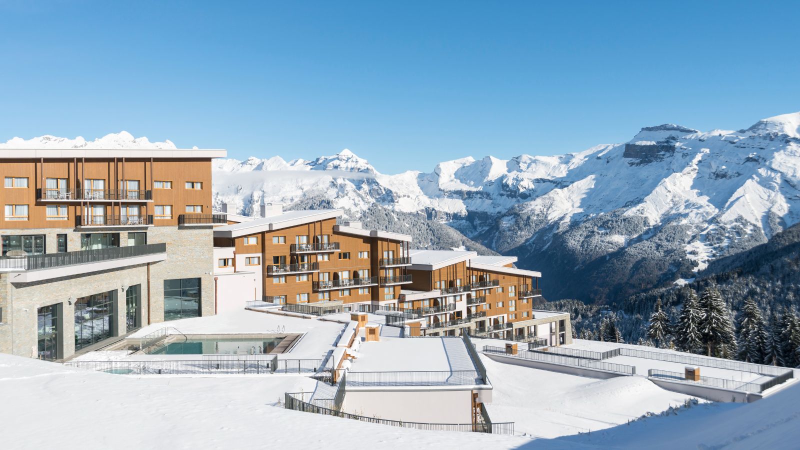 luxury-ski-all-inclusive-club-med-grand-massif-oxford-ski-exterior.jpg