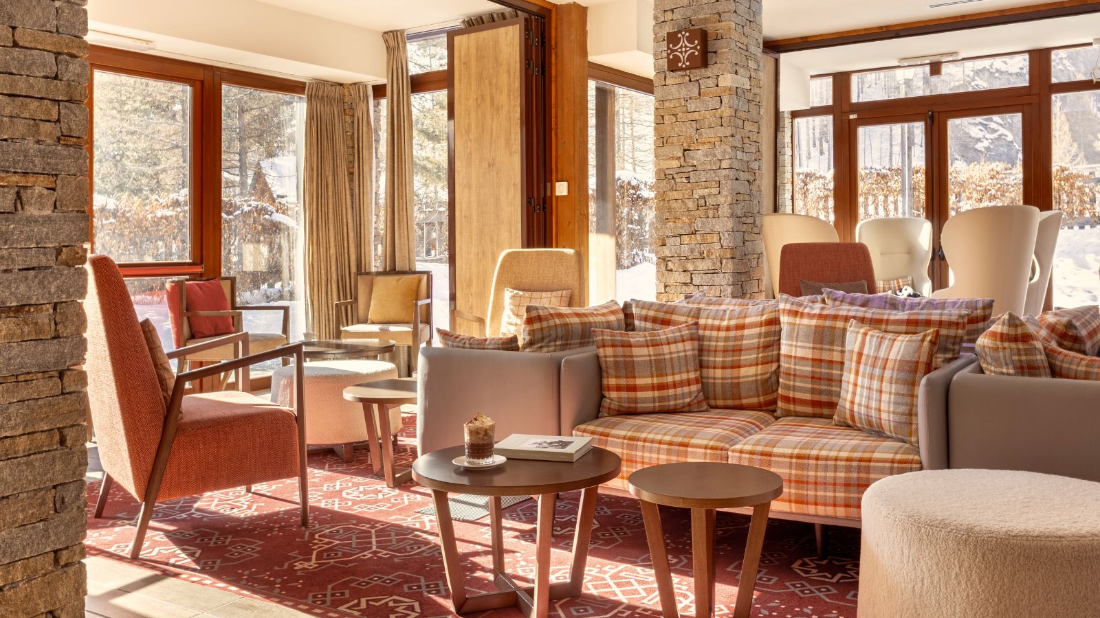 luxury-ski-all-inclusive-sestriere-pragelato-oxford-ski-lounge (2).jpg