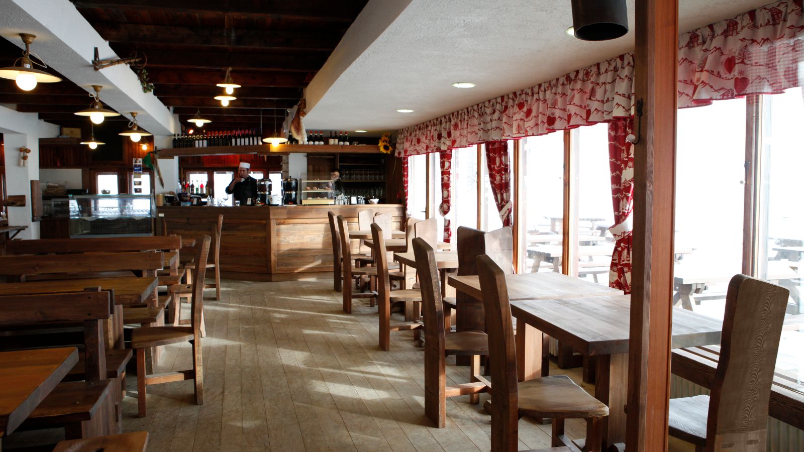 luxury-ski-all-inclusive-sestriere-pragelato-oxford-ski-mountain-restaurant.jpg