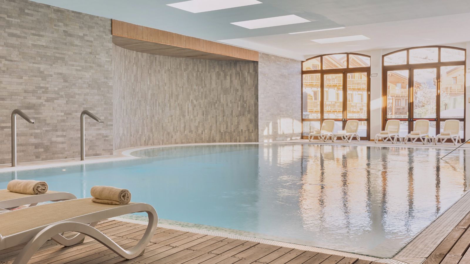 luxury-ski-all-inclusive-sestriere-pragelato-oxford-ski-spa (2).jpg