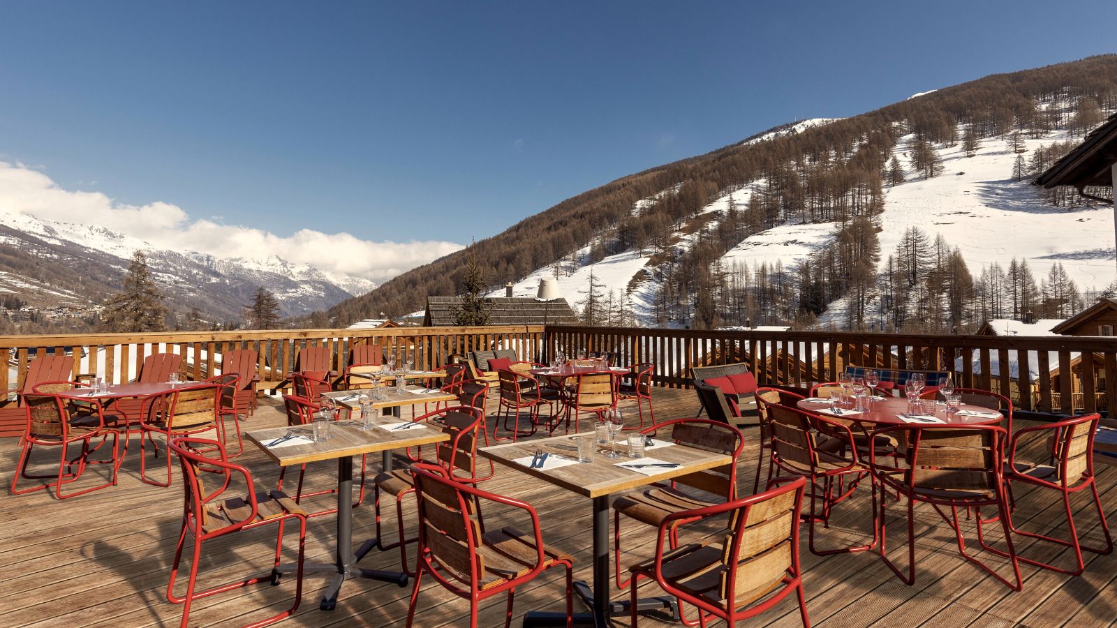 luxury-ski-all-inclusive-sestriere-pragelato-oxford-ski-terrace (1).jpg