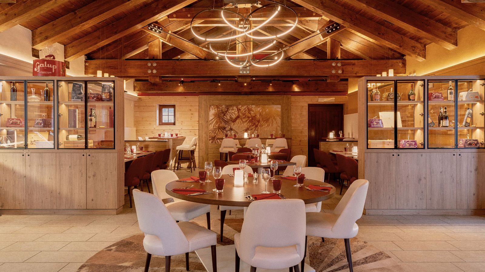 luxury-ski-all-inclusive-sestriere-pragelato-oxford-ski-trattoria-restaurant-inside (2).jpg