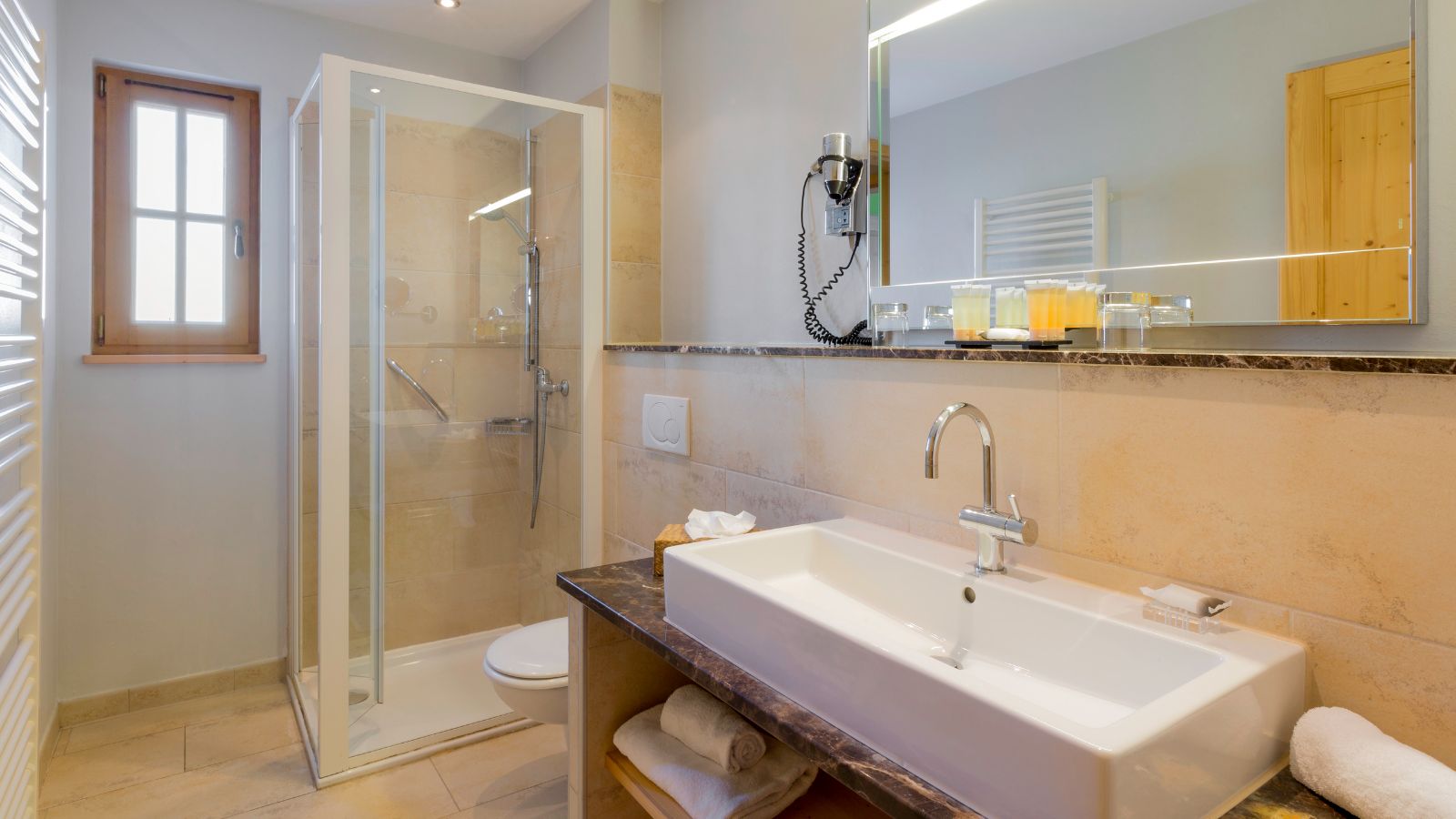 luxury-ski-all-inclusive-sestriere-pragelato-oxford-ski-bathroom (1).jpg