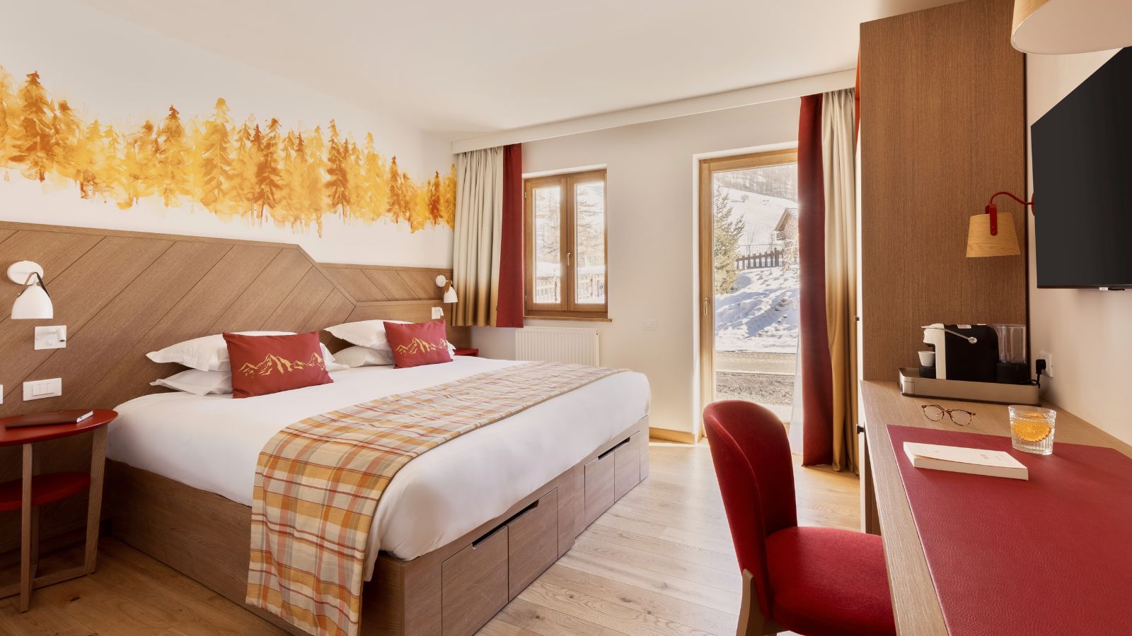 luxury-ski-all-inclusive-sestriere-pragelato-oxford-ski-bedroom (5).jpg