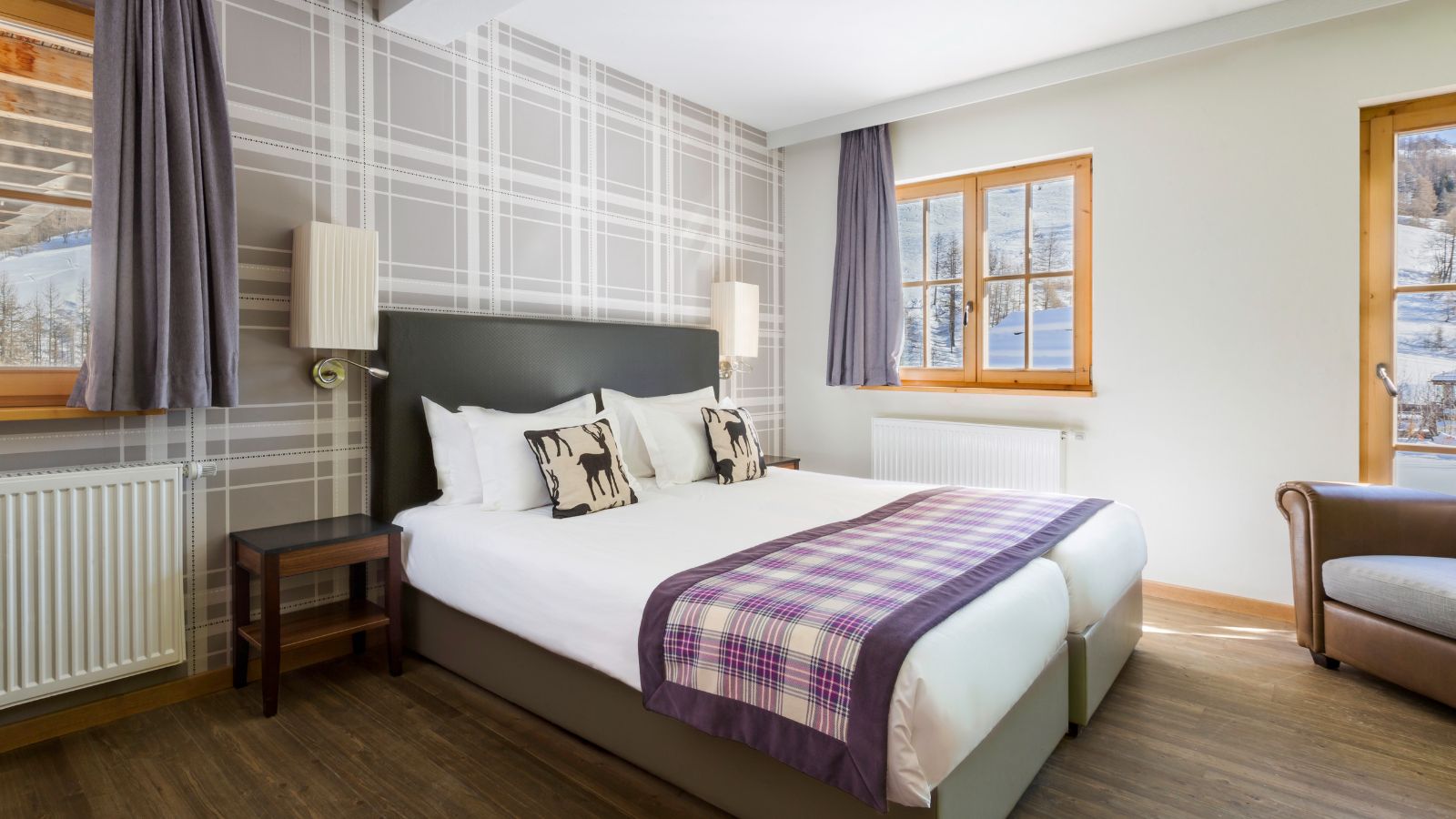 luxury-ski-all-inclusive-sestriere-pragelato-oxford-ski-bedroom (6).jpg