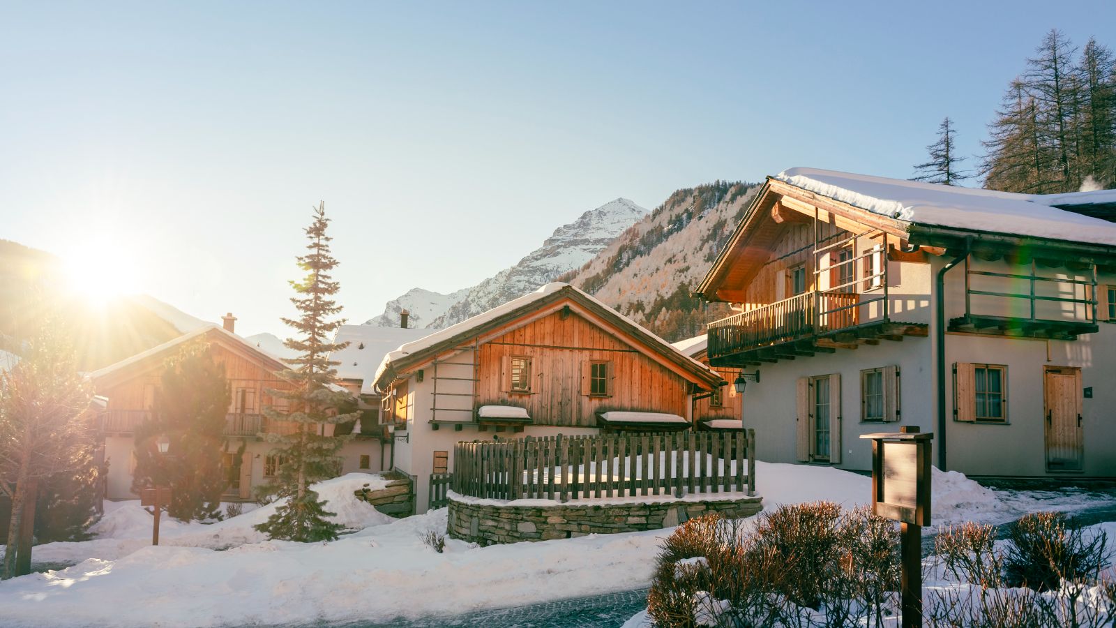 luxury-ski-all-inclusive-sestriere-pragelato-oxford-ski-exterior (1).jpg