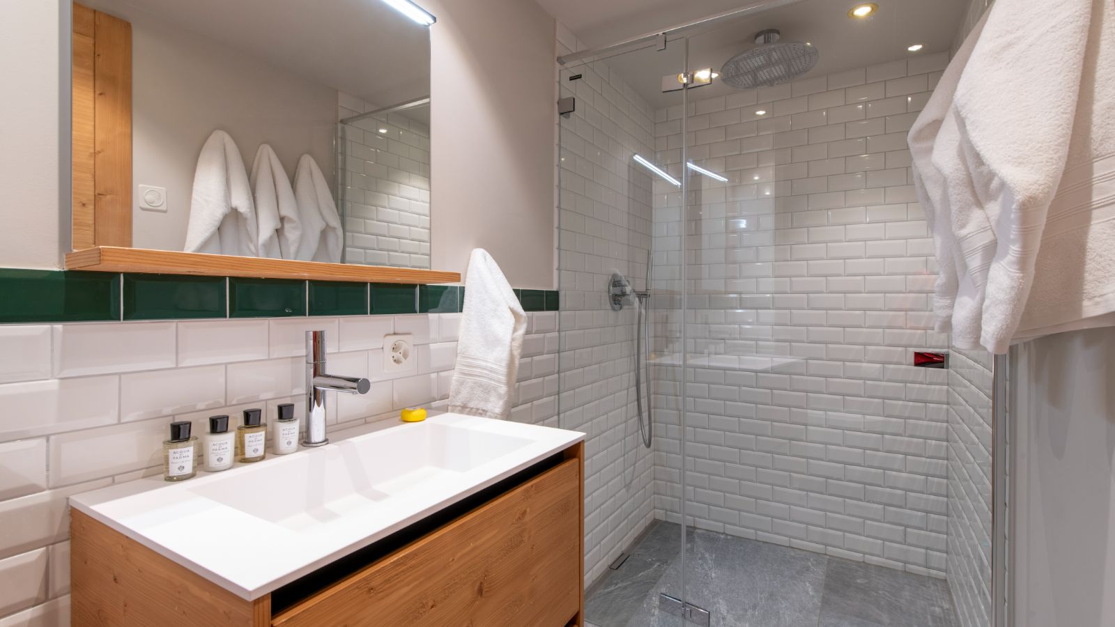 Luxury-ski-chalet-Verbier-Chalet Bavaria-Bathroom 1-Oxford-Ski.jpg