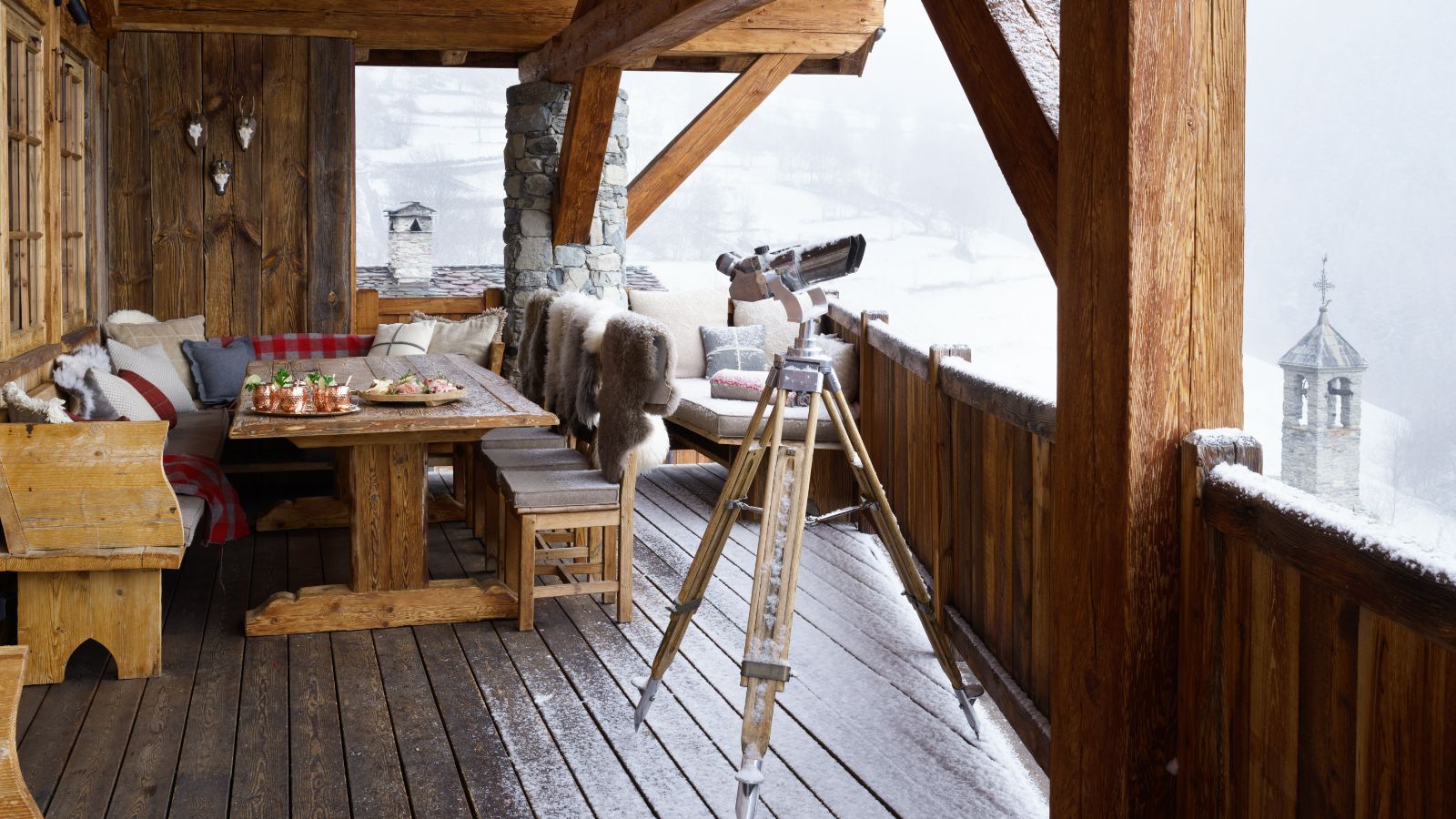 Eleven_Chalet_Hibou_Upton_Balcony-1.jpg