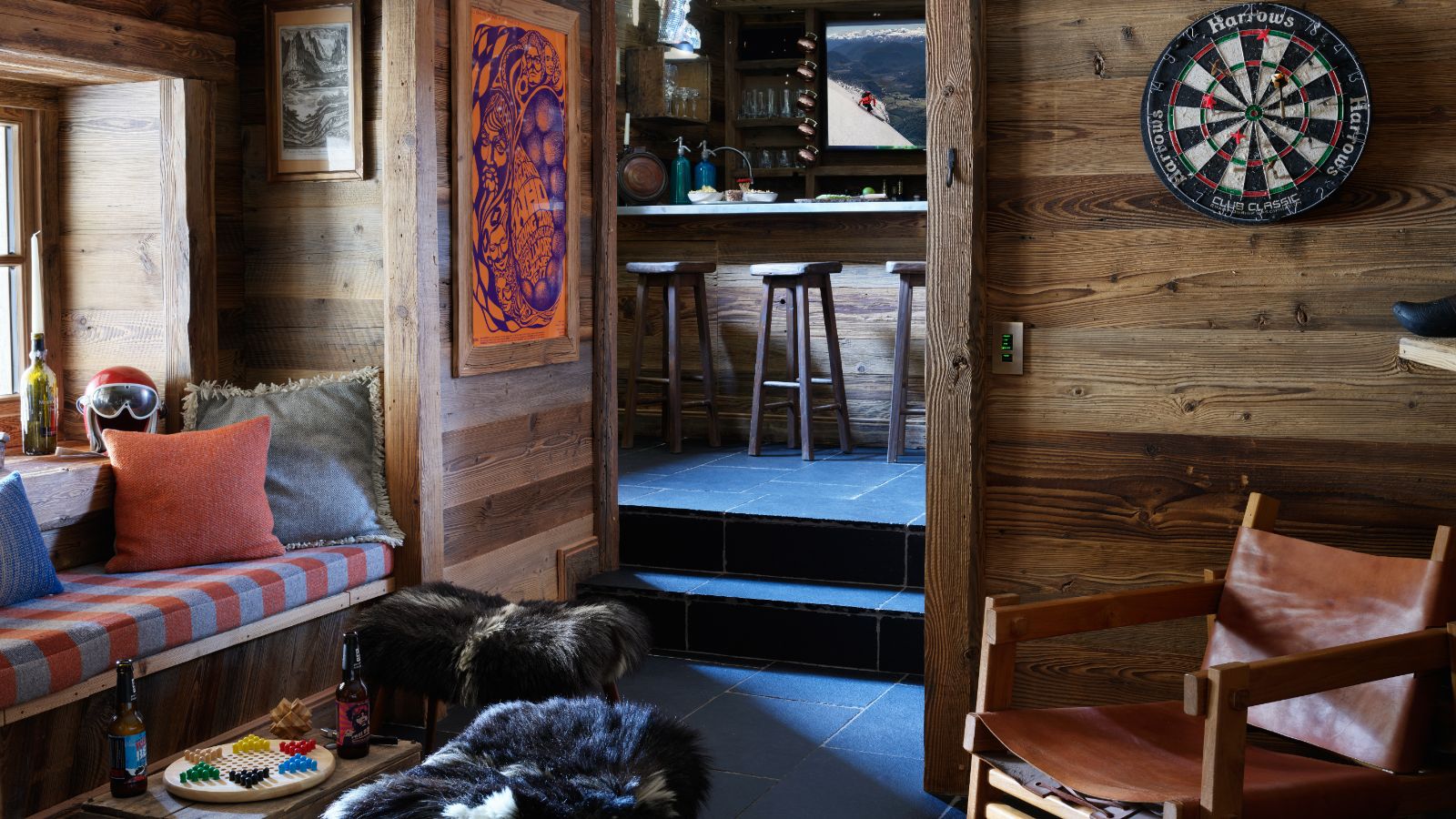 Eleven_Chalet_Hibou_Upton_Bar-1.jpg