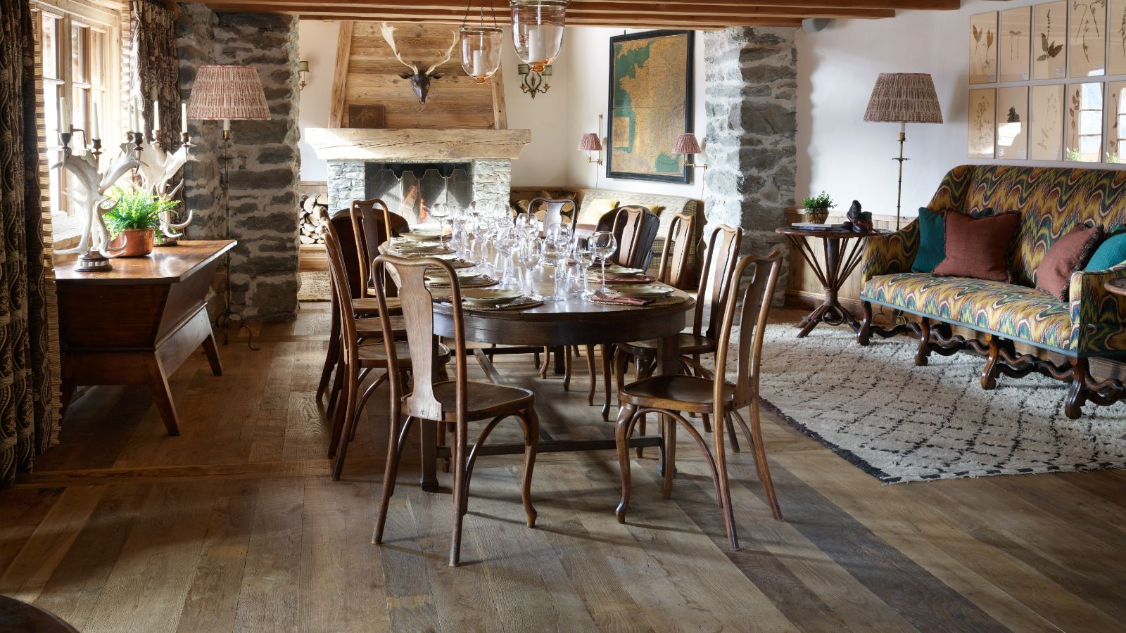 Eleven_Chalet_Hibou_Upton_Dining-1.jpg