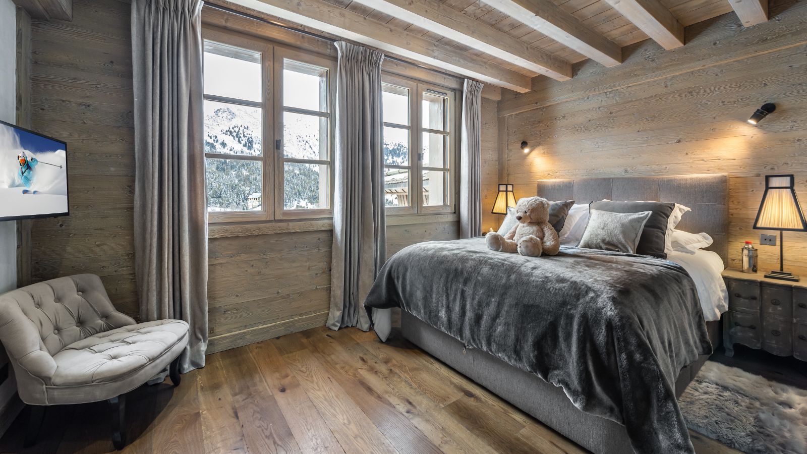 Luxury-ski-chalet-Meribel-Chalet-d'Hadrien-oxford-ski-bedroom5.jpeg