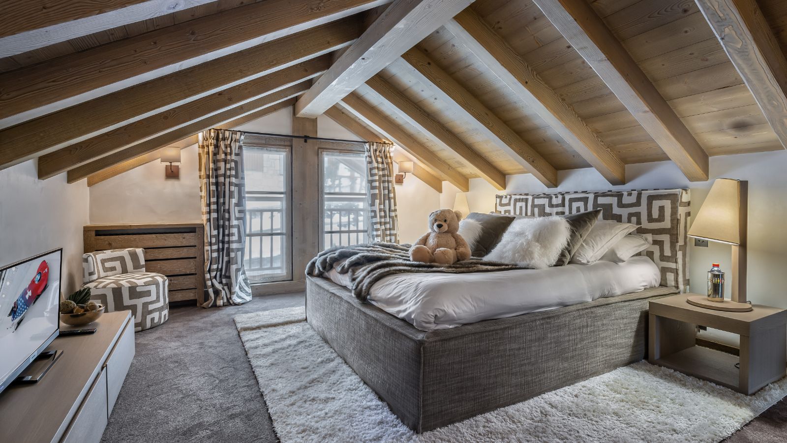 Luxury-ski-chalet-Meribel-Chalet-d'Hadrien-oxford-ski-bedroom6.jpeg