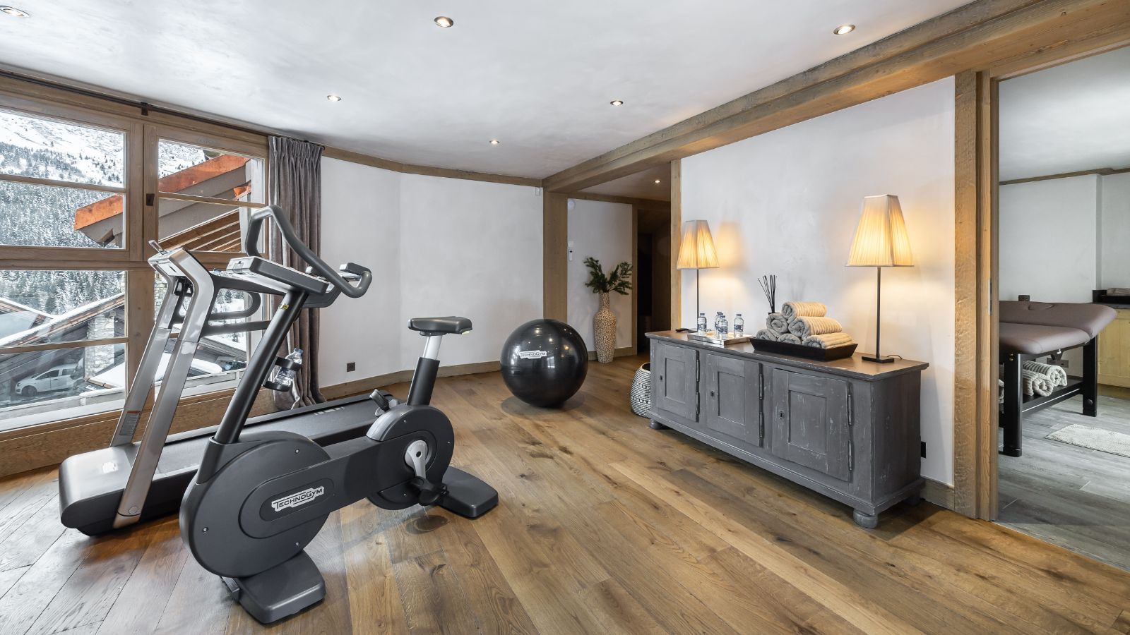 Luxury-ski-chalet-Meribel-Chalet-d'Hadrien-oxford-ski-gym.jpeg