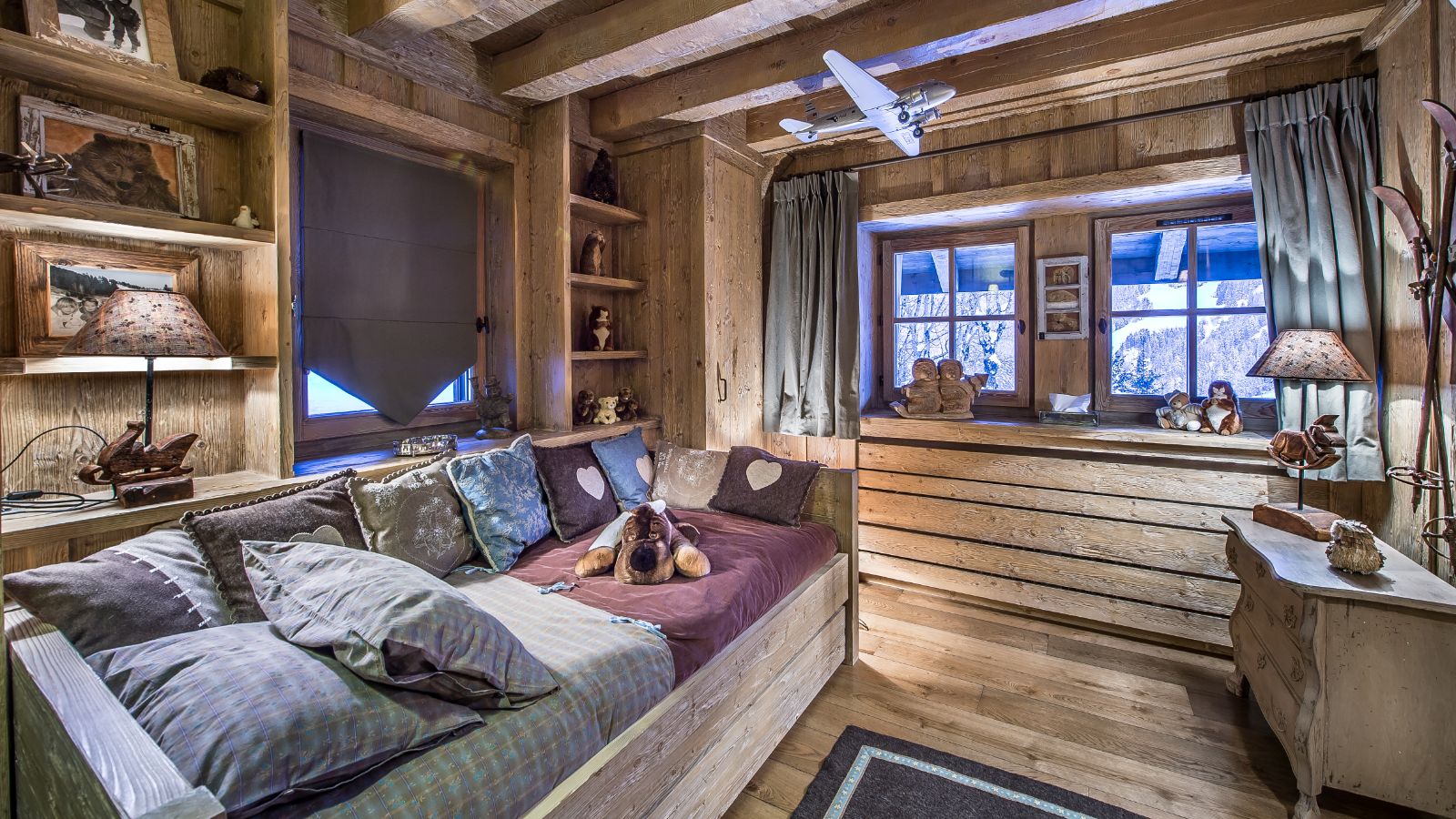 Luxury-ski-chalet-Meribel-Chalet-d'Hadrien-oxford-ski-living1.jpeg