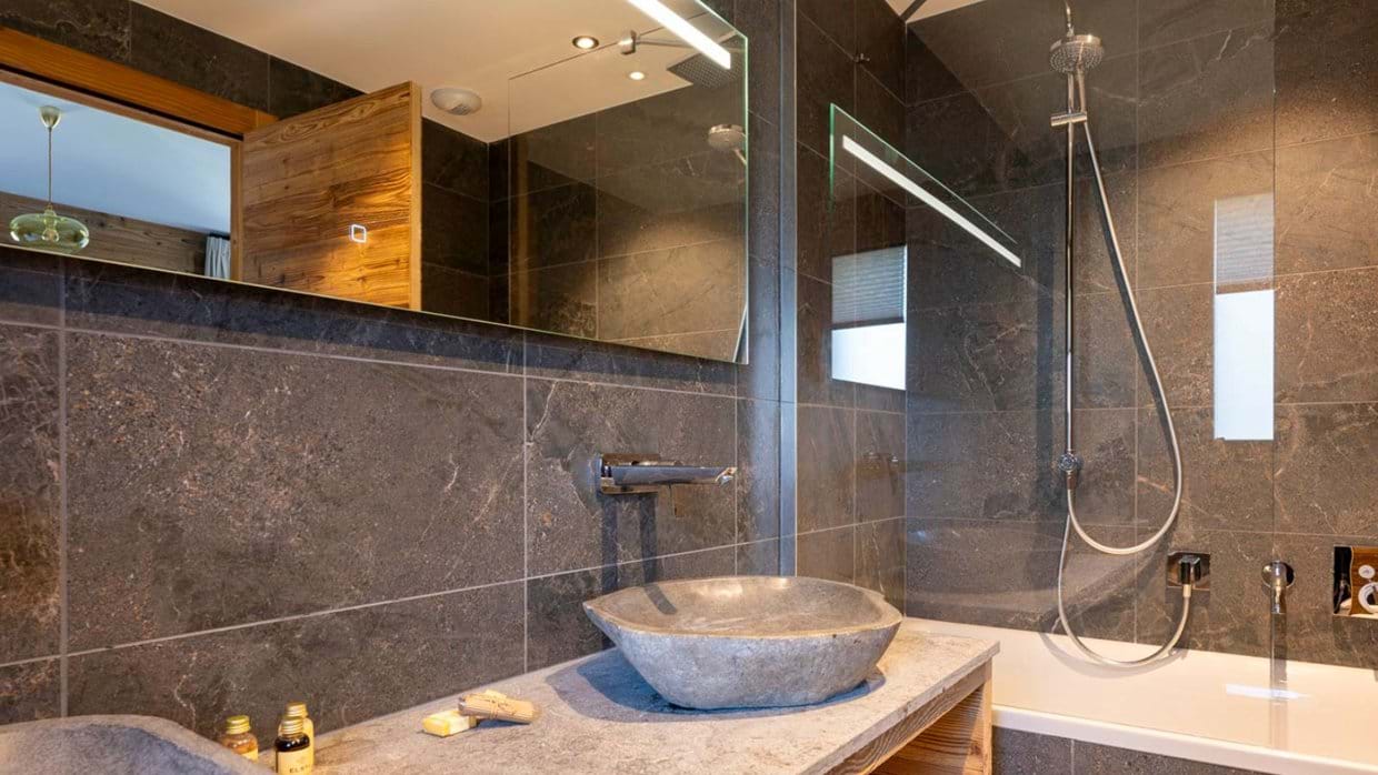 Luxury-ski-chalet-Les Gets-Chalet Grizzly-Bathroom 2-Oxford-Ski.jpg