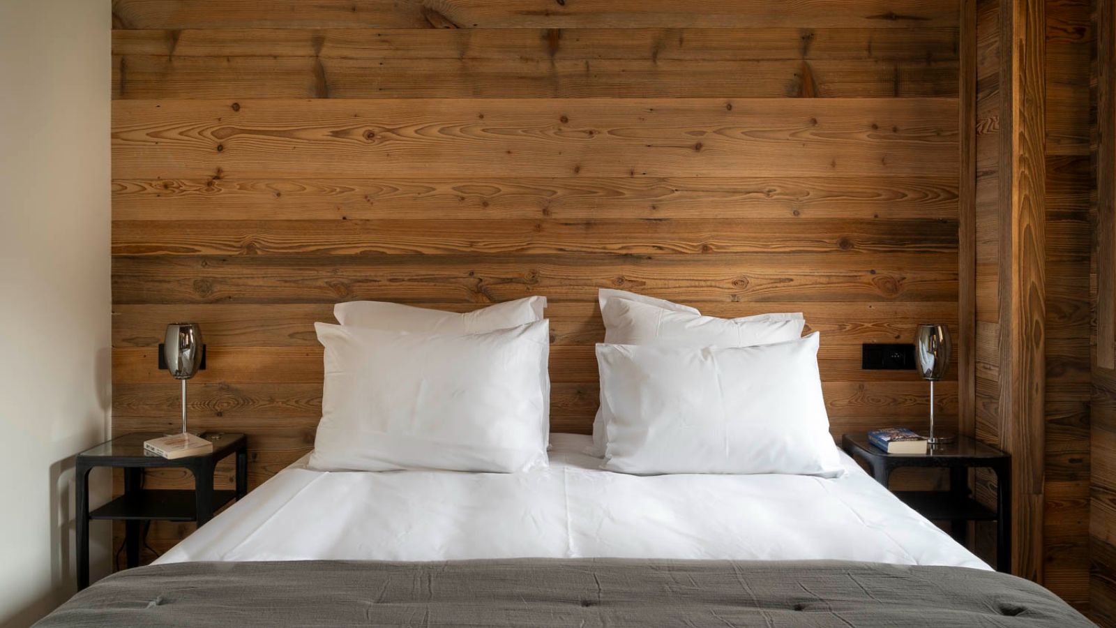 Luxury-ski-chalet-Les Gets-Chalet Grizzly-Bedroom 2-Oxford-Ski.jpg