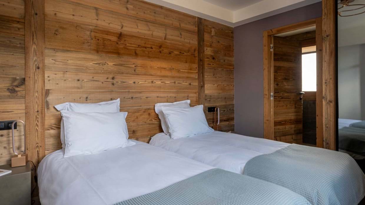 Luxury-ski-chalet-Les Gets-Chalet Grizzly-Bedroom 5-Oxford-Ski.jpg