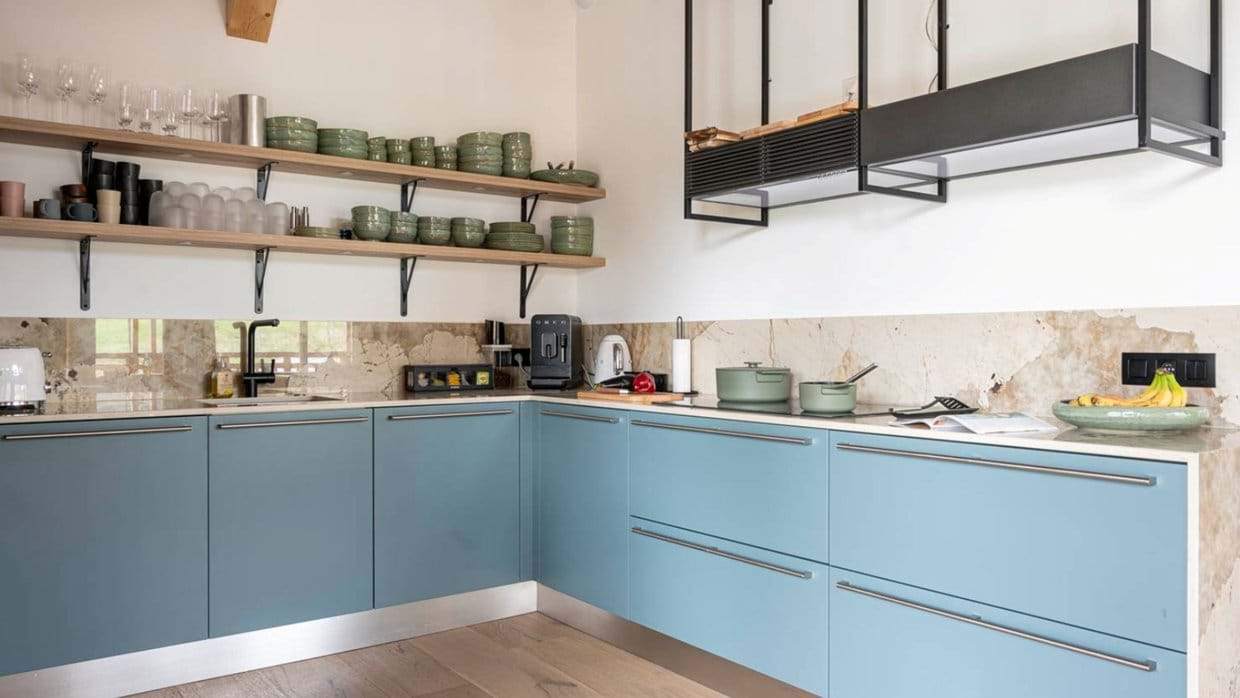 Luxury-ski-chalet-Les Gets-Chalet Grizzly-Kitchen 2-Oxford-Ski.jpg